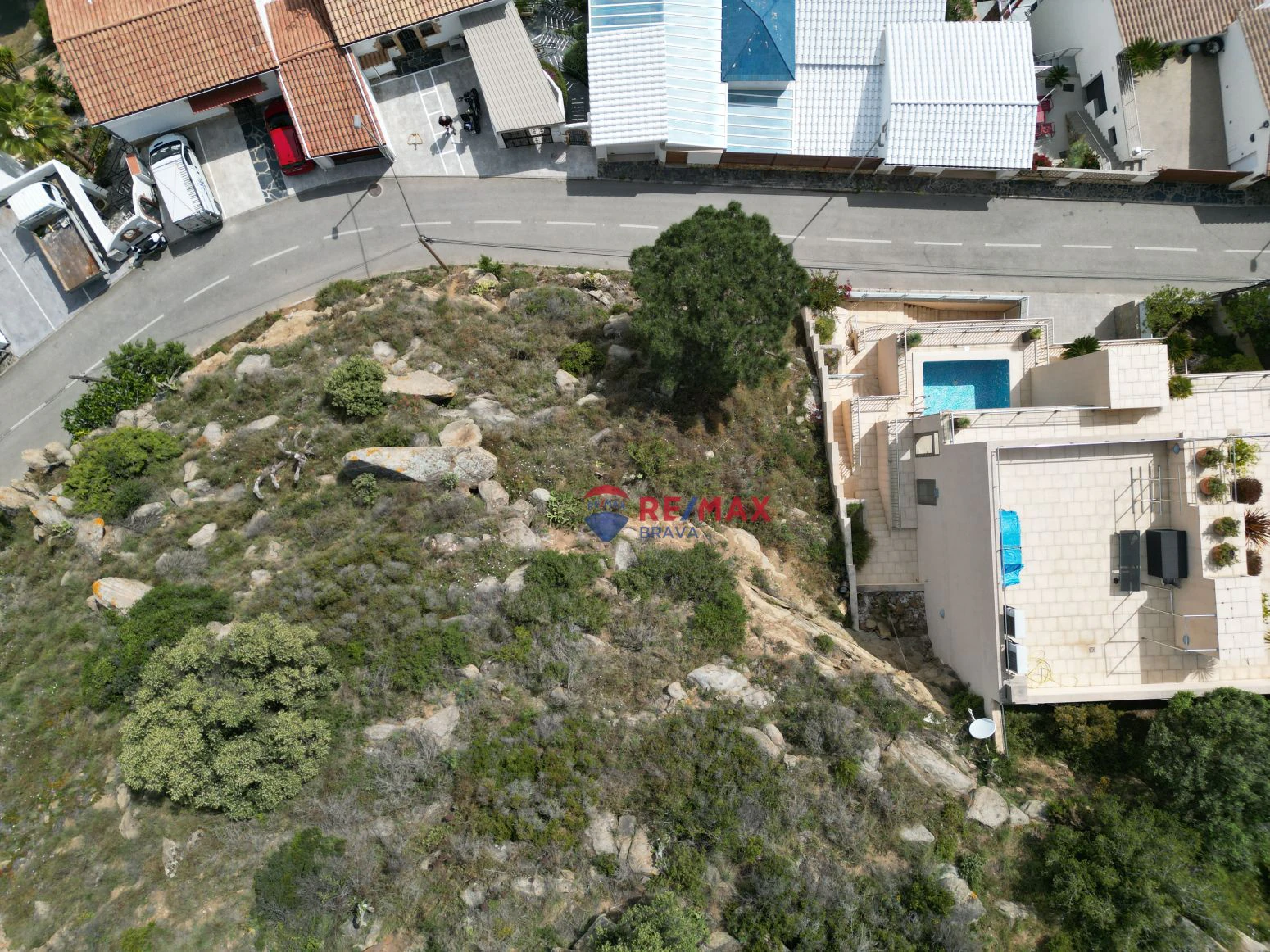 Terreno de 660m2 con vistas a la bahía de Roses