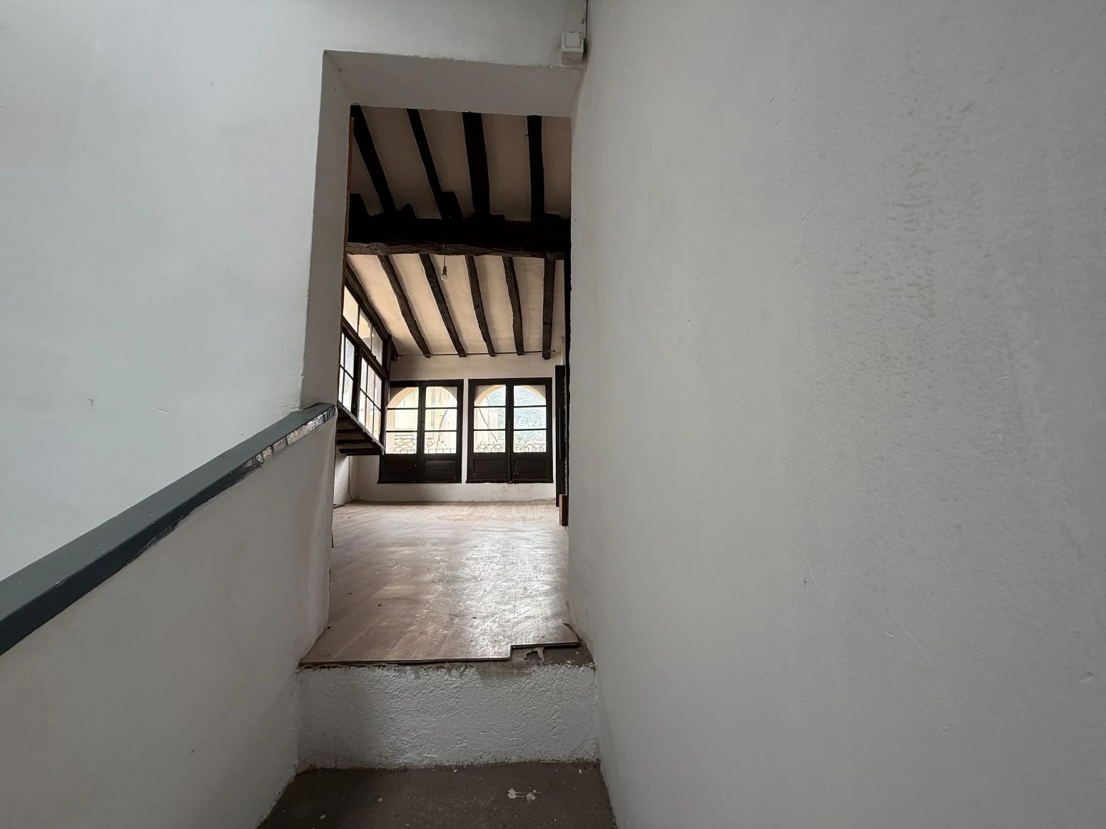 Oportunidad única en Besalú: edificio con local comercial