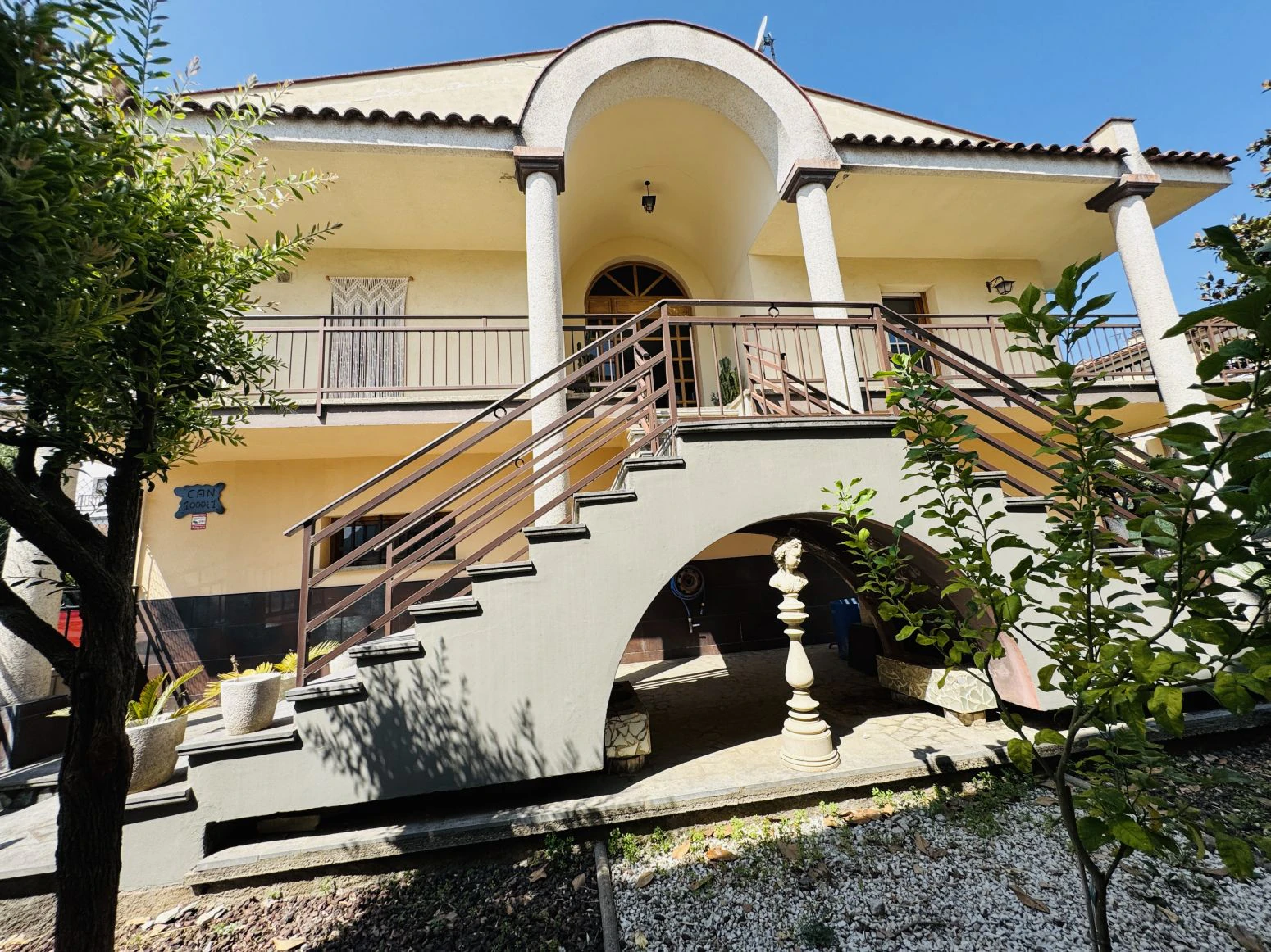 Casa pareada en venta en Amer ( Girona) ? Amplia, con jardí