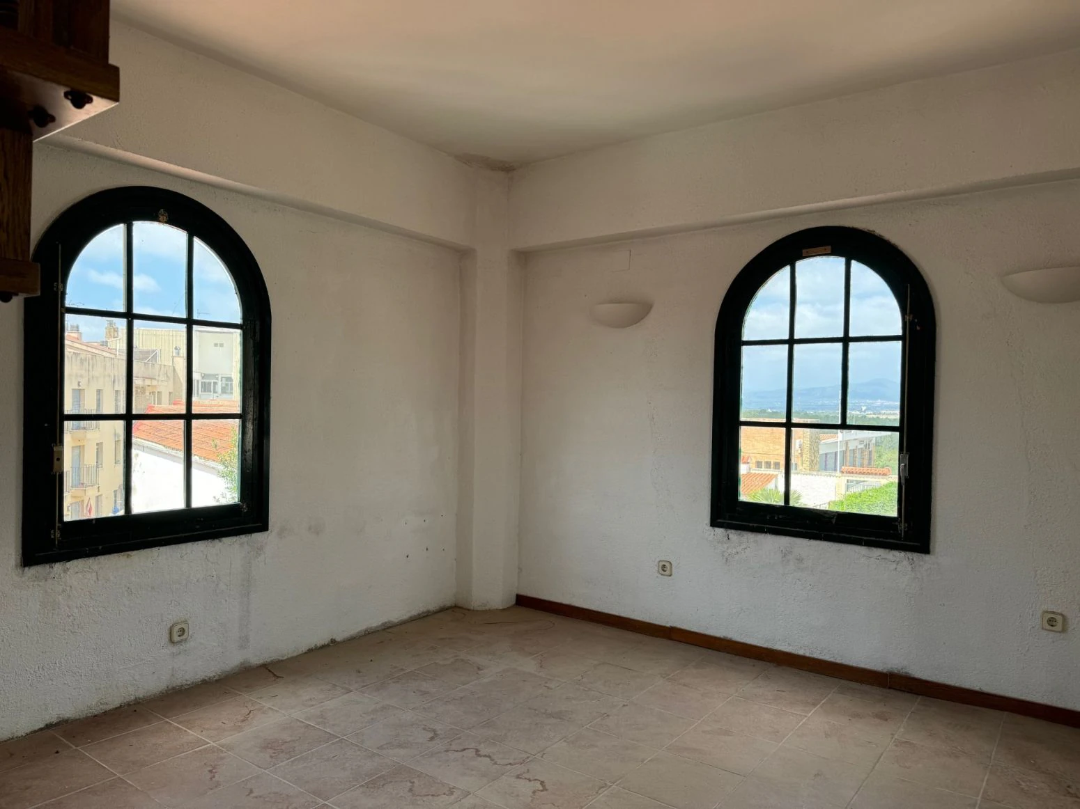 Inversionistas, Tarragona. Restaurant, vivienda, Bodega de