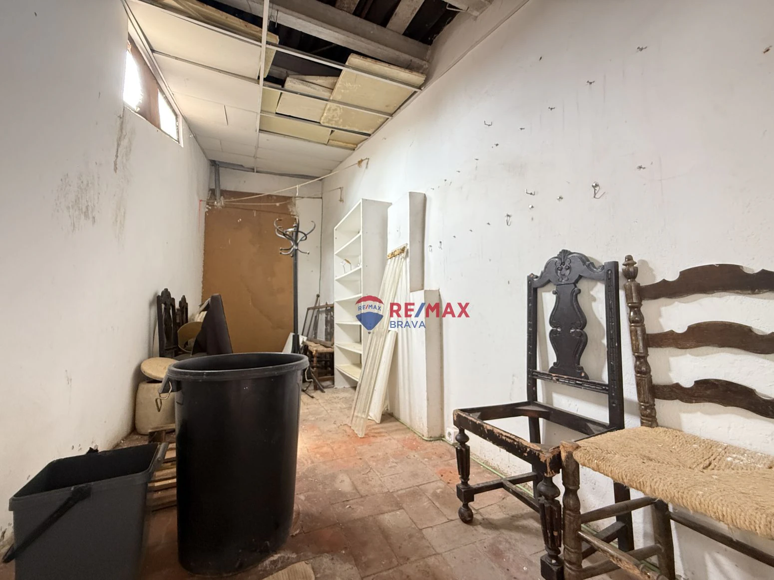 Oportunidad única en Besalú: edificio con local comercial