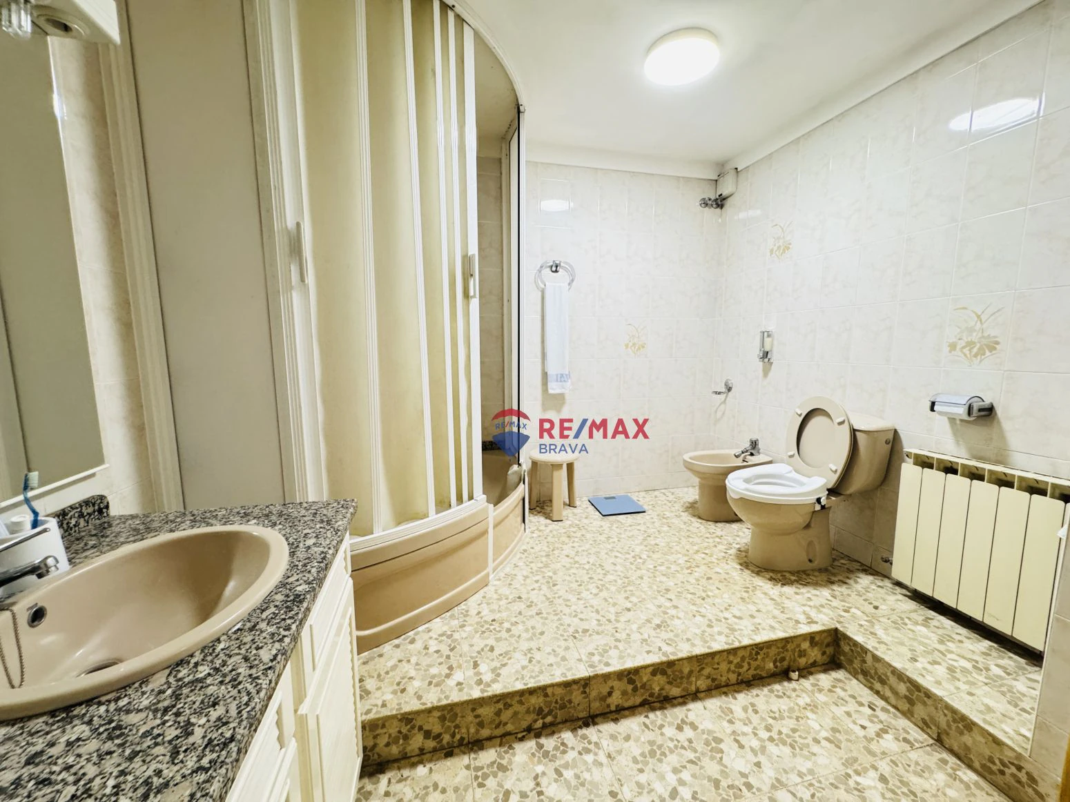 Casa pareada en venta en Amer ( Girona) ? Amplia, con jardí