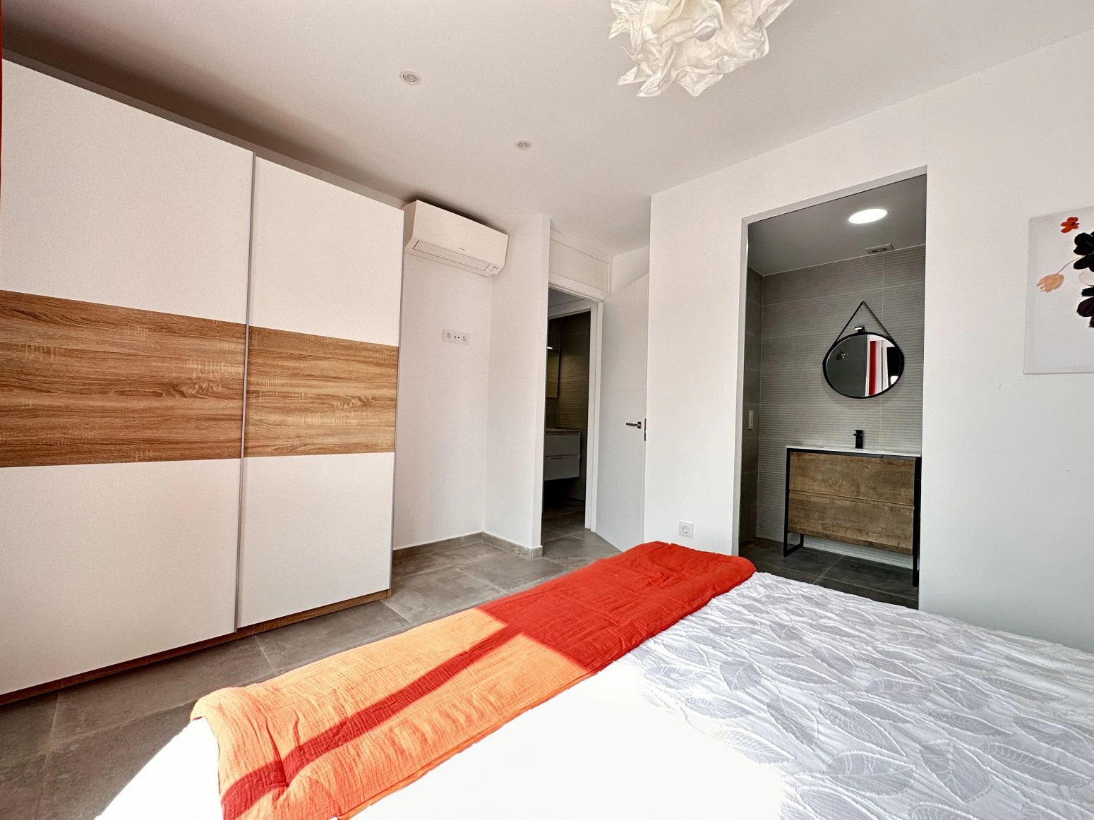 Bonita casa con piscina de obra nueva en sector Mestral de E