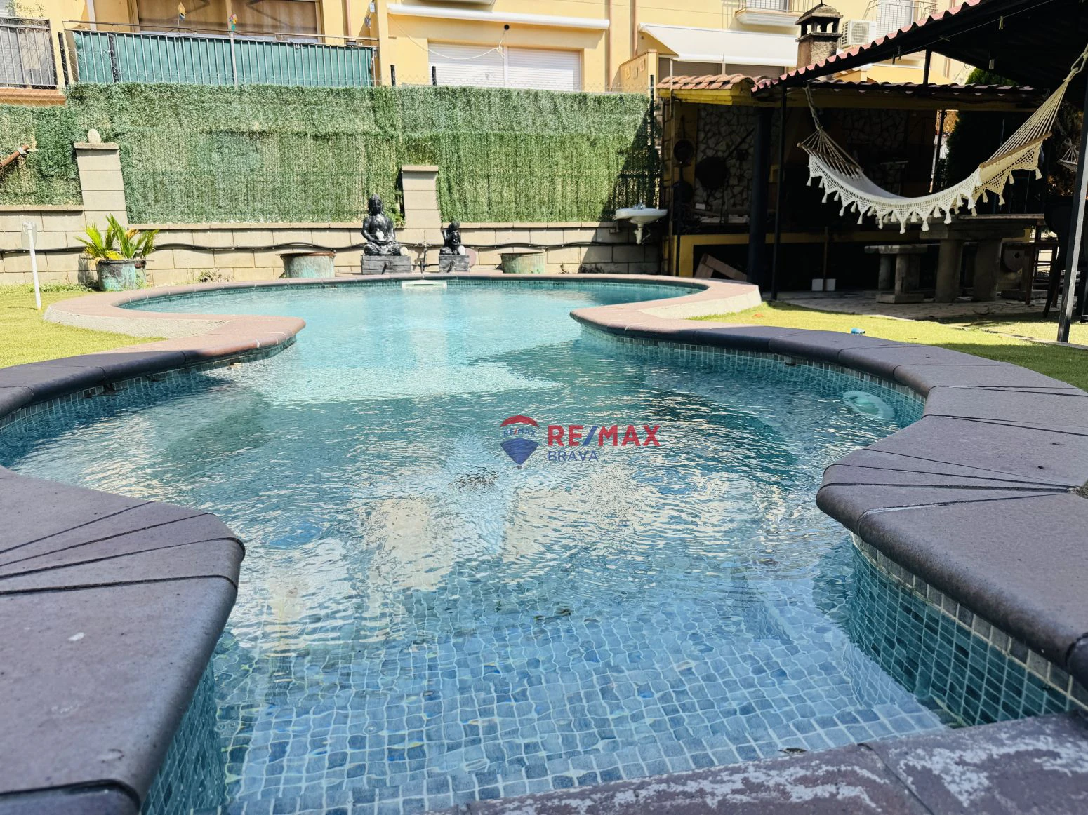 Casa pareada en venta en Amer ( Girona) ? Amplia, con jardí