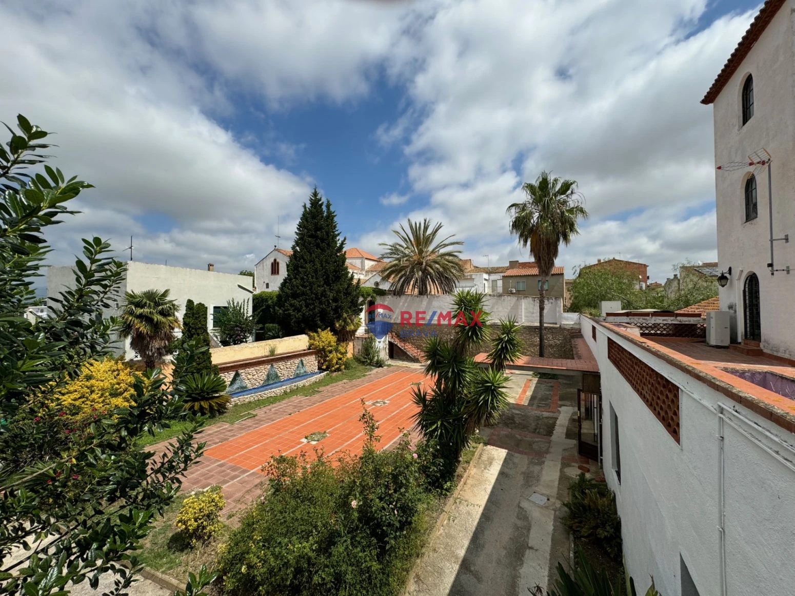 Inversionistas, Tarragona. Restaurant, vivienda, Bodega de