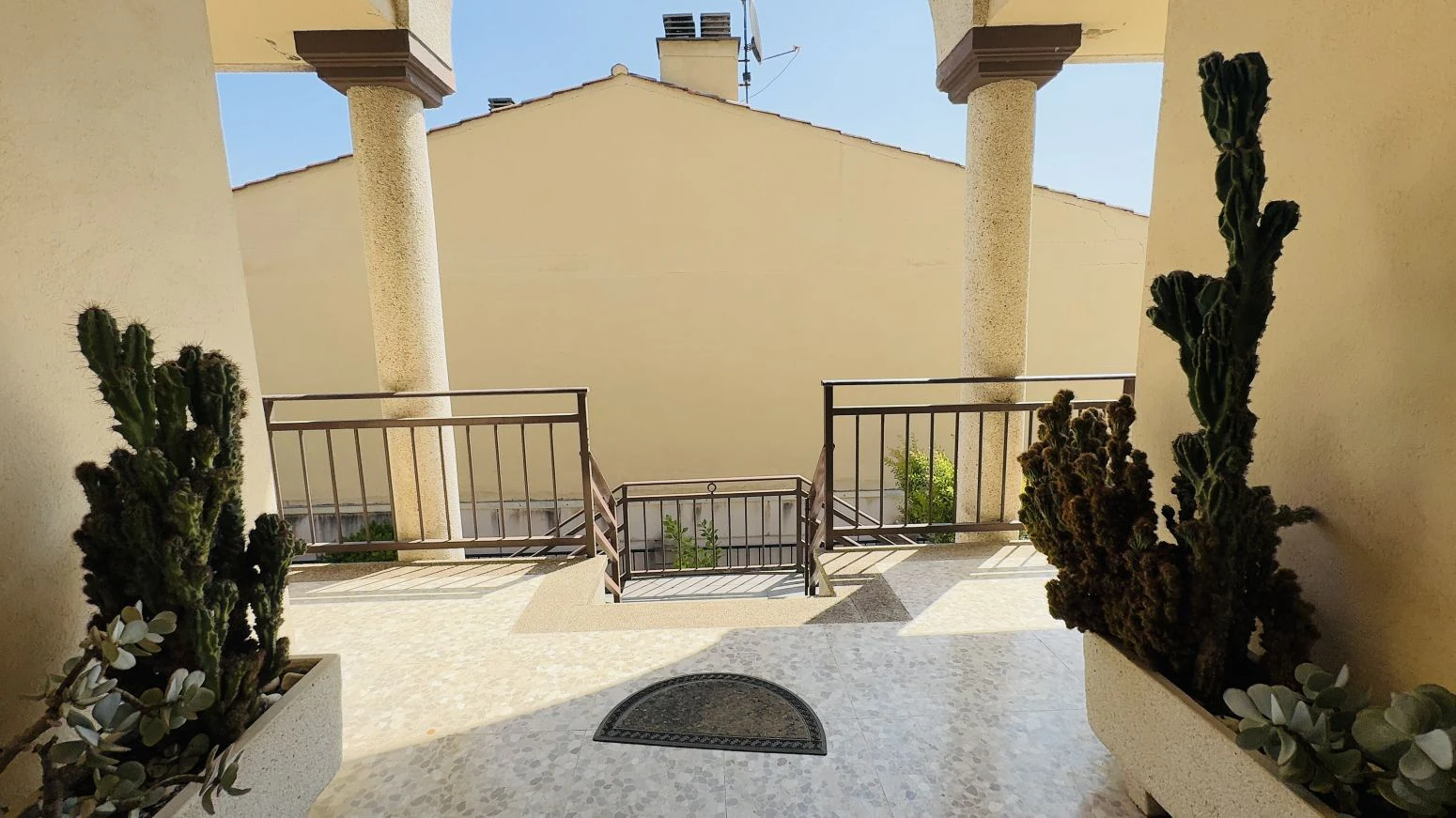 Casa pareada en venta en Amer ( Girona) ? Amplia, con jardí