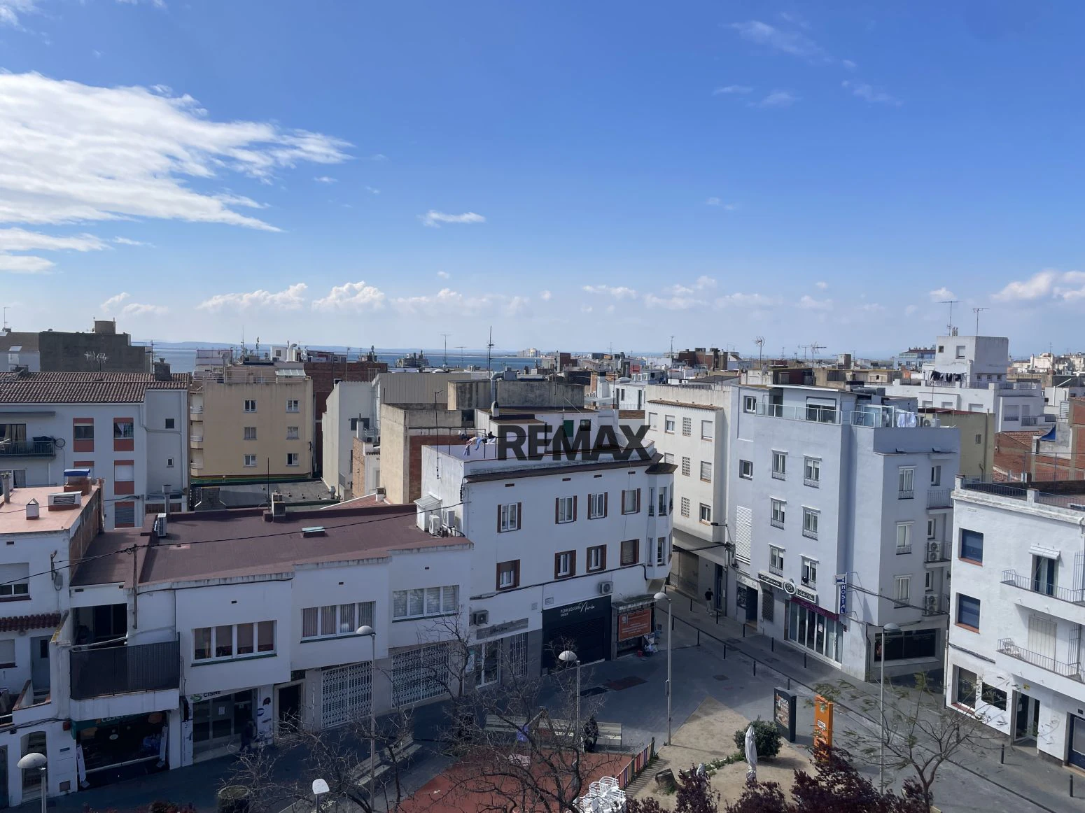 Apartamento con vistas a solo 200 metros de la playa, en el