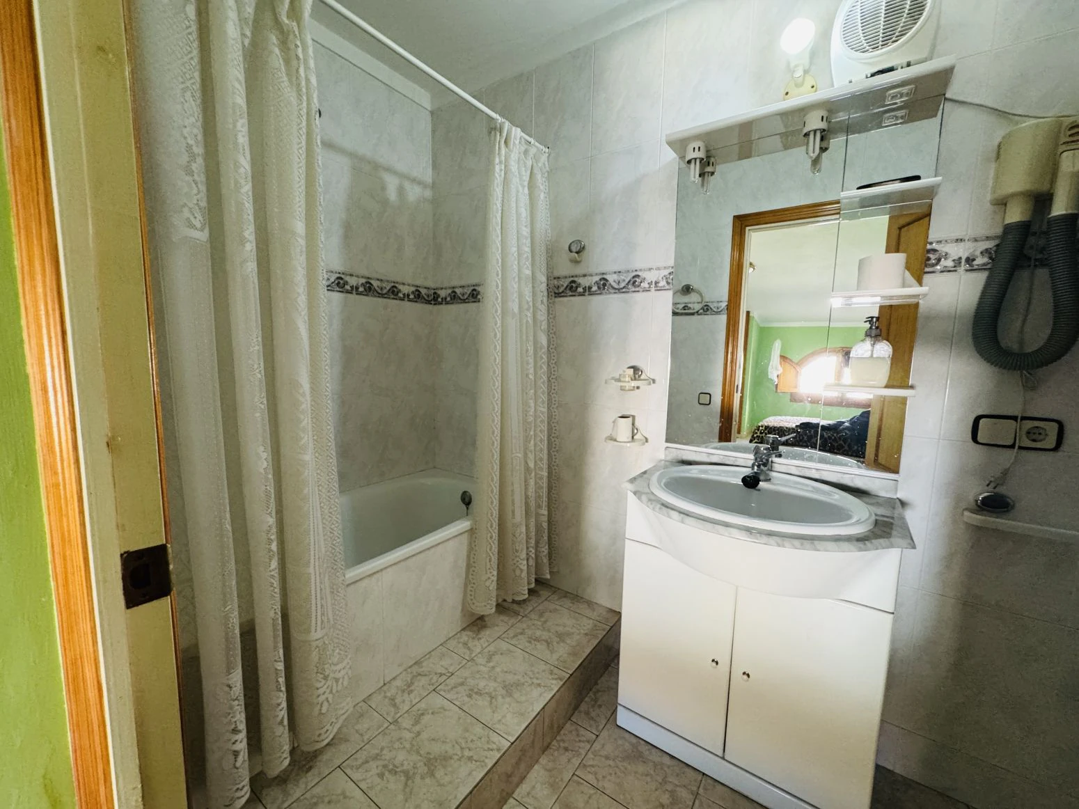 Casa pareada en venta en Amer ( Girona) ? Amplia, con jardí