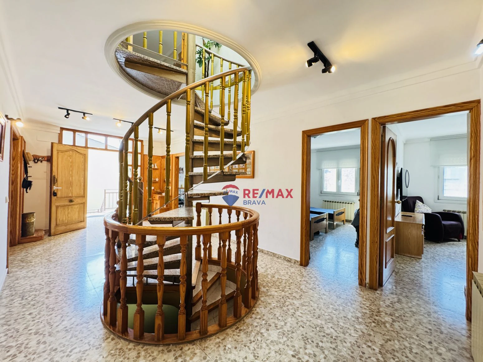 Casa pareada en venta en Amer ( Girona) ? Amplia, con jardí