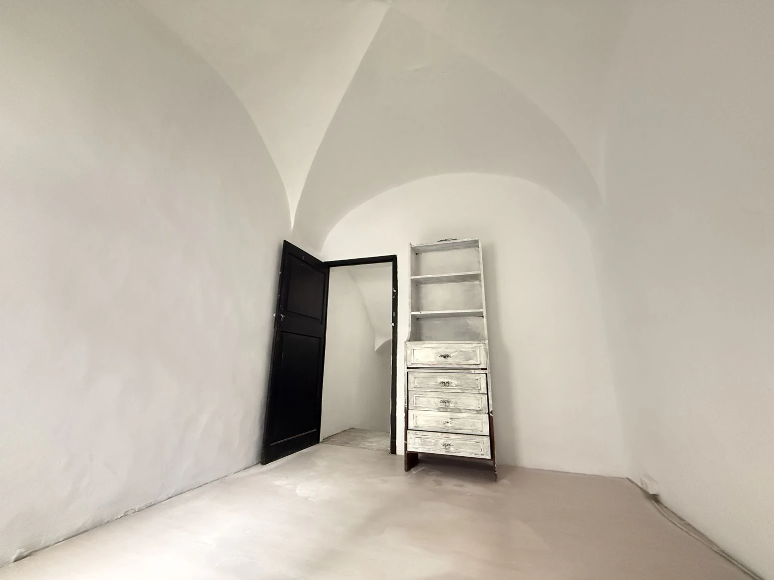 Oportunidad única en Besalú: edificio con local comercial