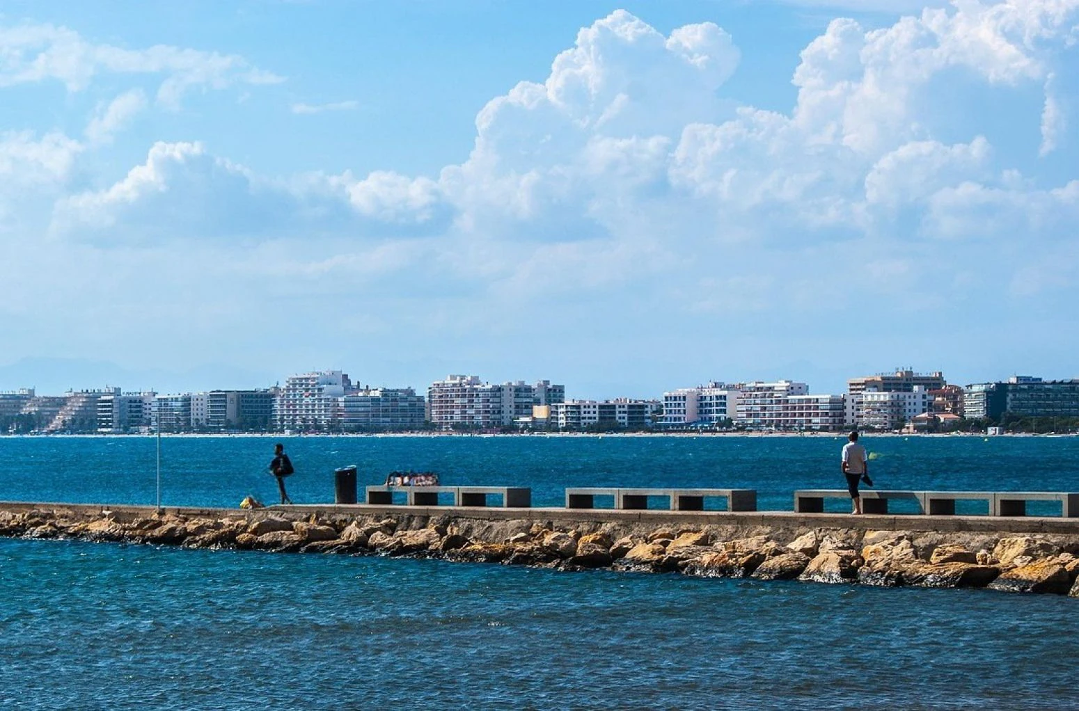 Apartamento con vistas a solo 200 metros de la playa, en el