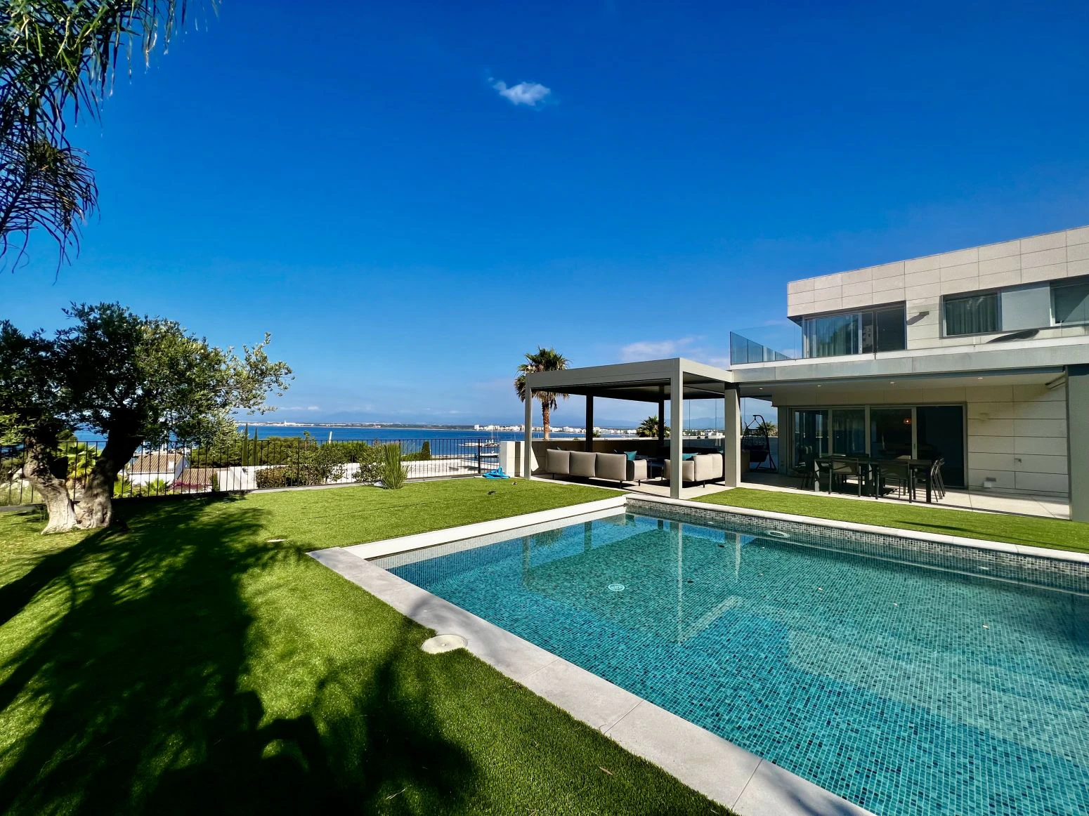 Villa de Lujo con Vistas Espectaculares al Puerto de Roses |