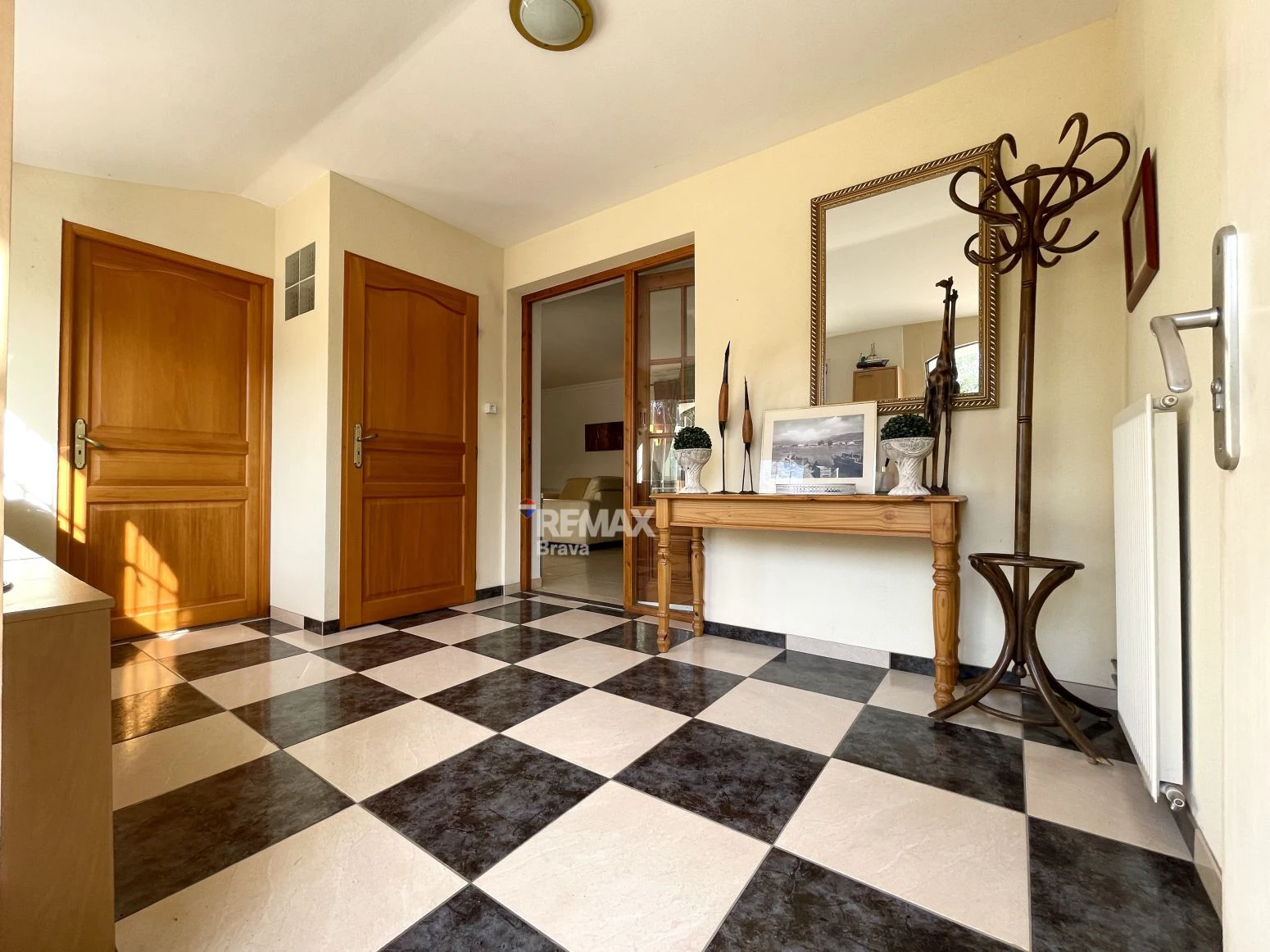 Villa de planta baja con piscina privada y gran rentabilidad en Roses