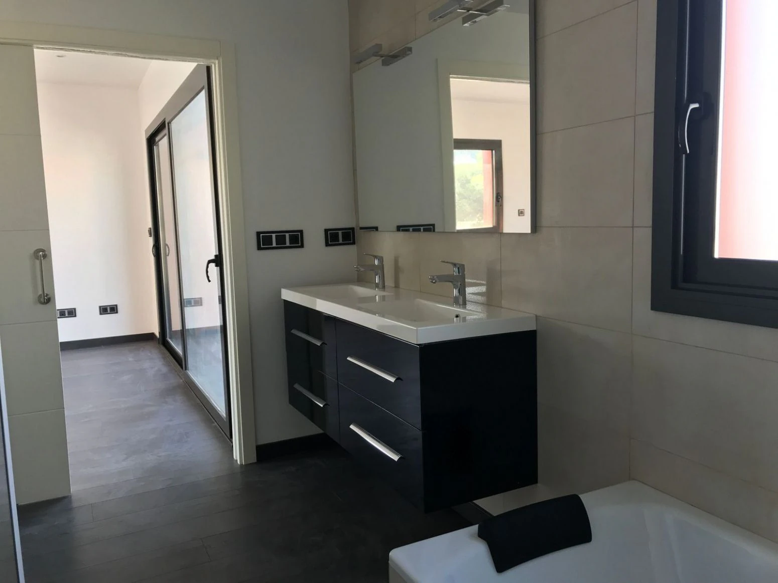 Villa al canal con 20 metros de amarre para catamaran