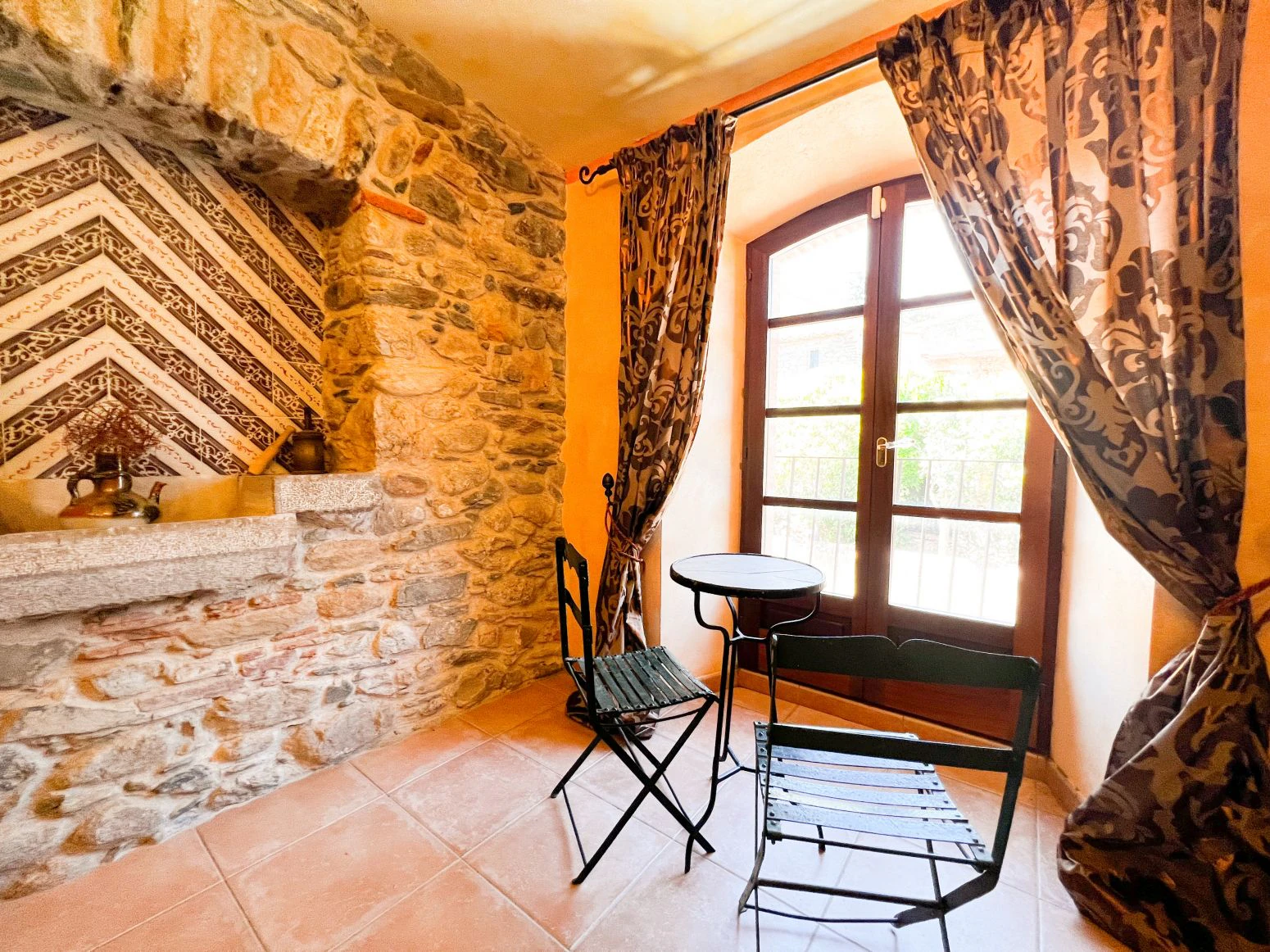Histórica casa con terreno anexo en Mollet de Peralada con