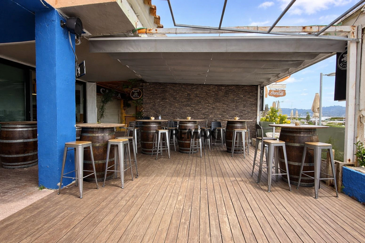Restaurante Bar en traspaso en Empuriabrava en primera línea del mar