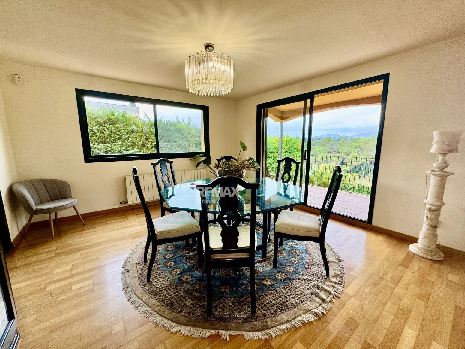 Exclusiva villa con piscina y vistas al golf a 15 minutos de Girona