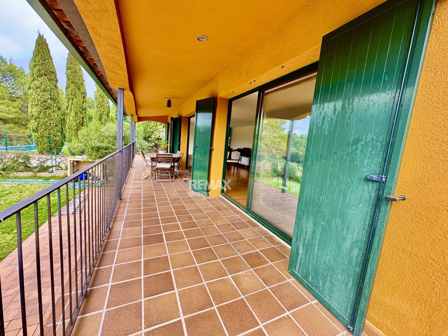 Exclusiva villa con piscina y vistas al golf a 15 minutos de Girona