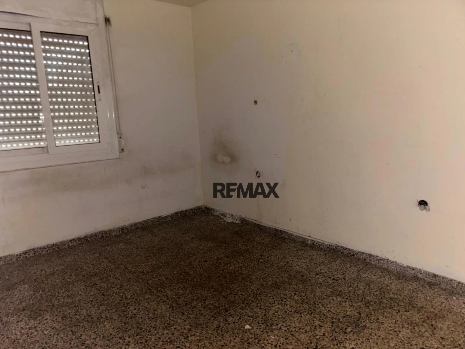 Amplio piso de 4 habitaciones para reformar en Sant Narcís, Girona
