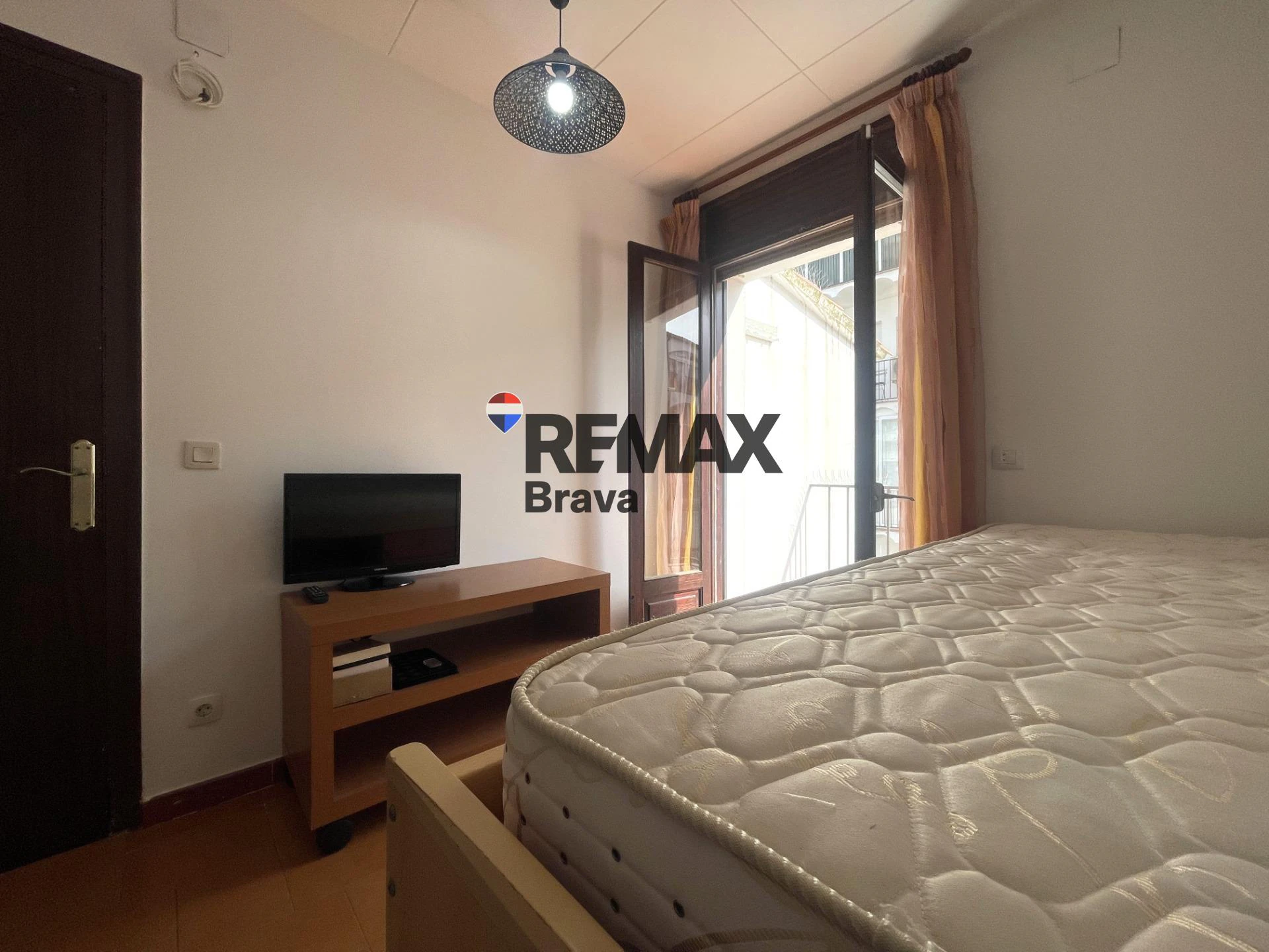 Luminoso apartamento con vistas al canal en Empuriabrava