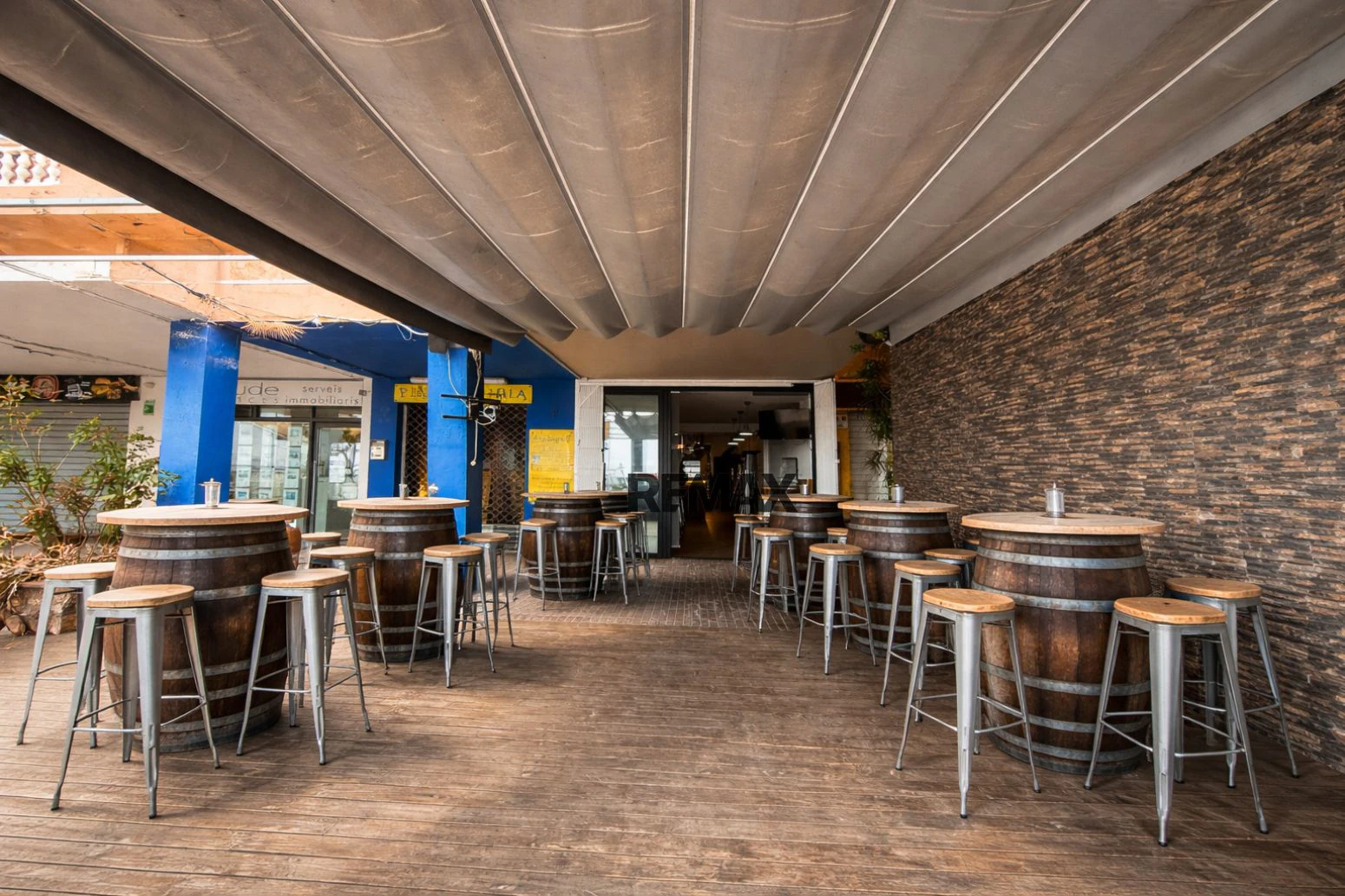 Restaurante Bar en traspaso en Empuriabrava en primera línea del mar