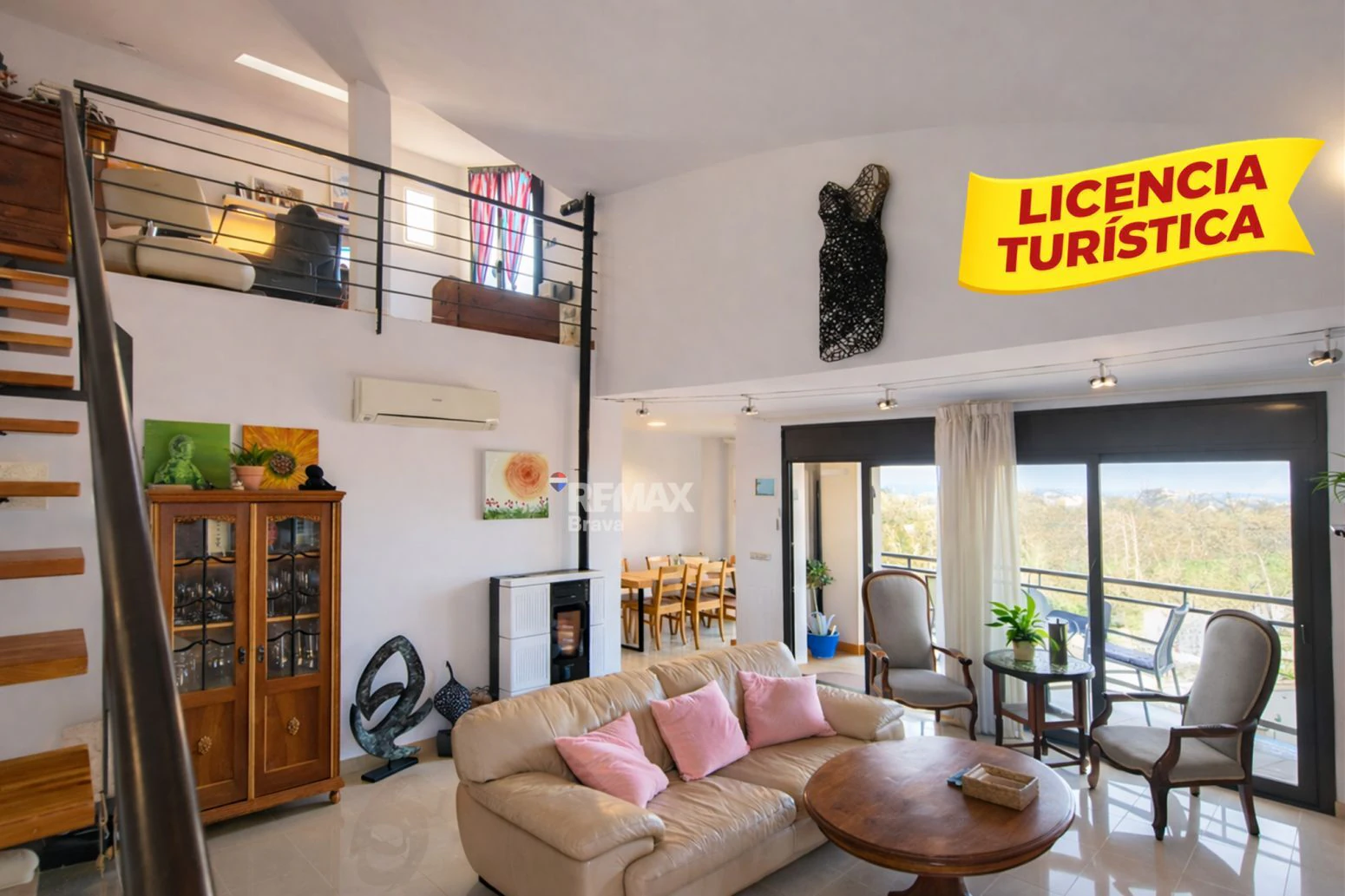 Ático dúplex de lujo con gran terraza y licencia turística en Roses