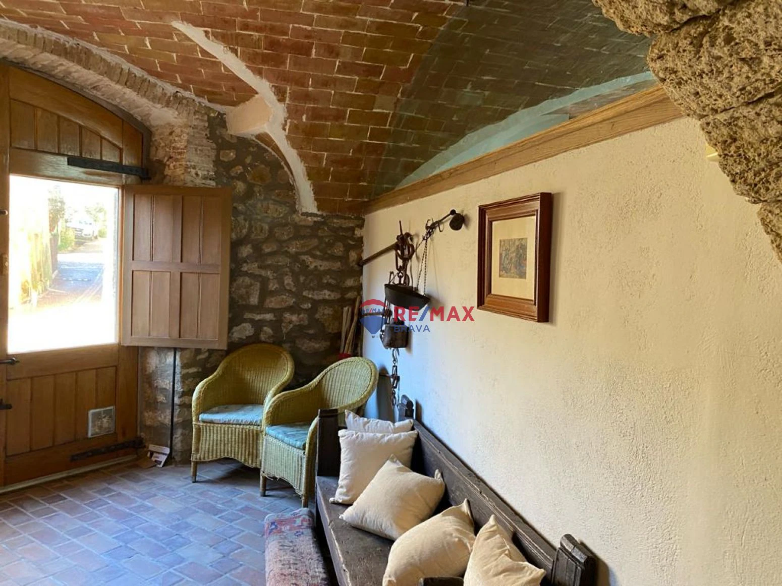 Casa de diseño antiguo en el centro del Pla de l´Estany