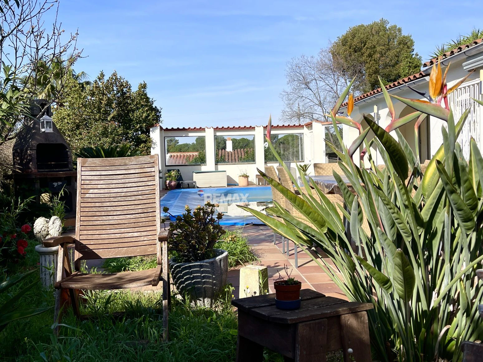 Villa de planta baja con piscina privada y gran rentabilidad en Roses