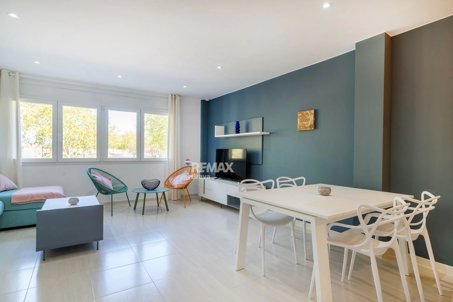 Luminoso apartamento con licencia turística, gran terraza y parking a pocos metros de la playa de Roses