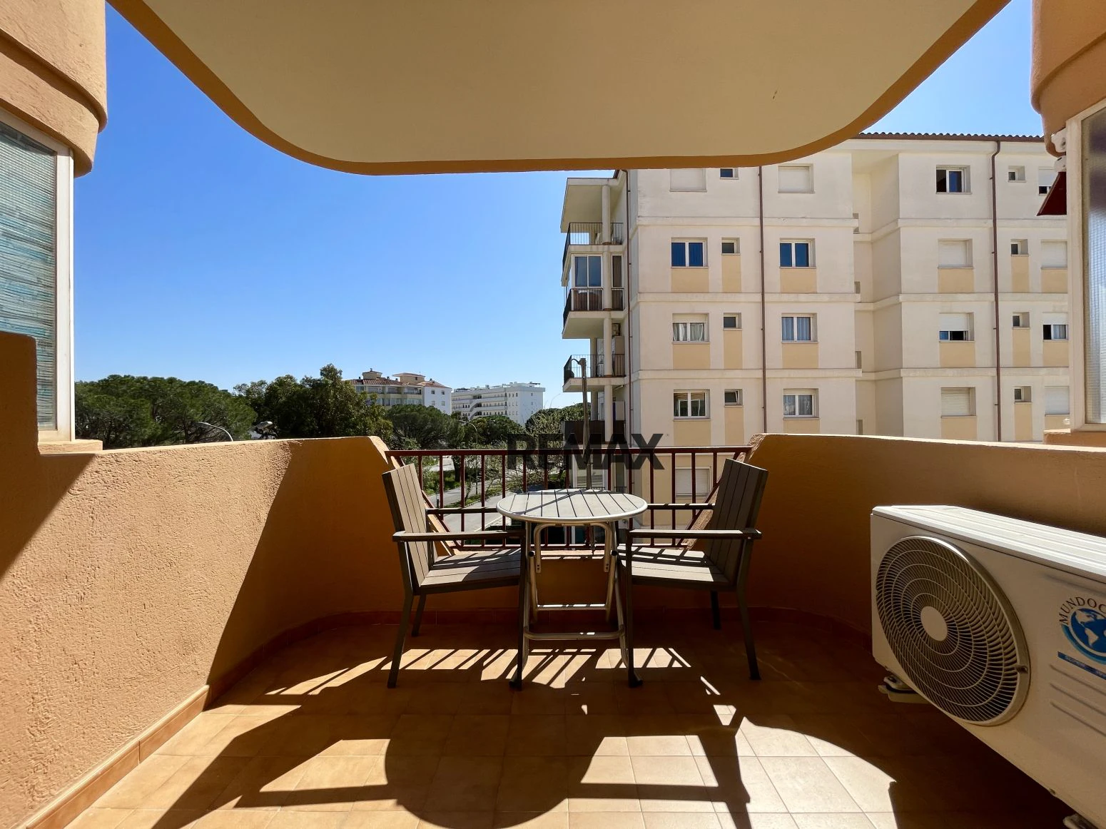 Apartamento con terraza y ascensor a pocos minutos de la playa en Santa Margarita – Roses