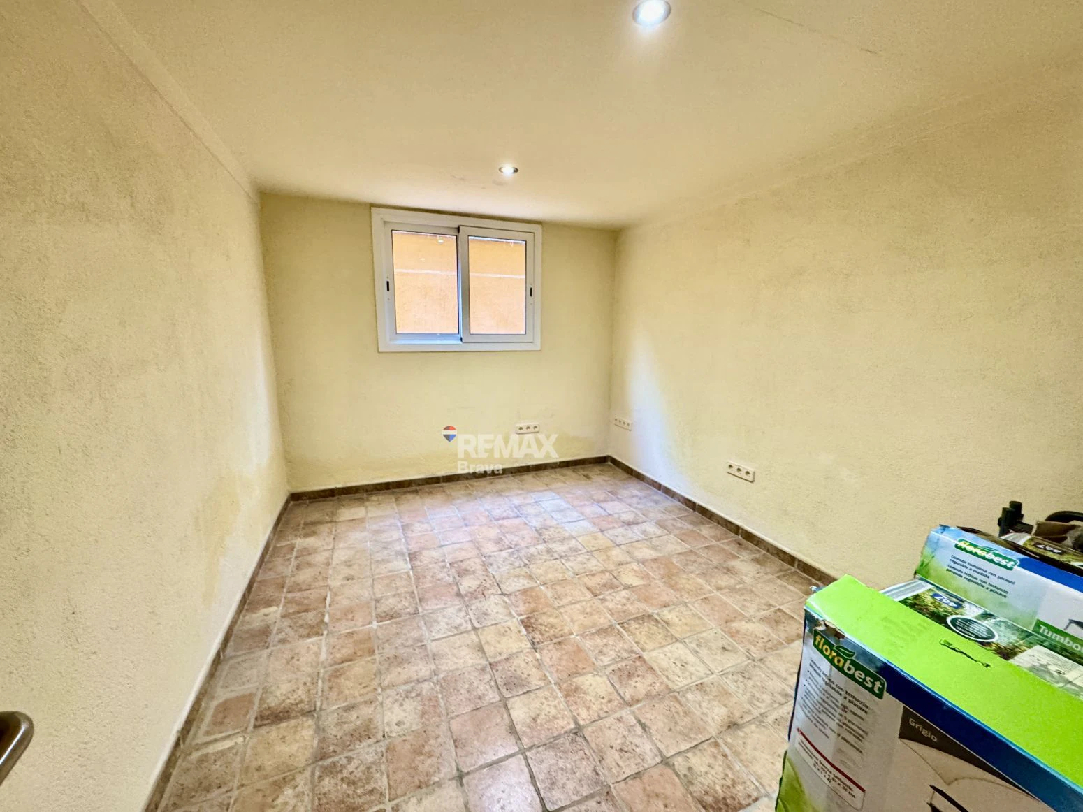 Exclusiva villa con piscina y vistas al golf a 15 minutos de Girona