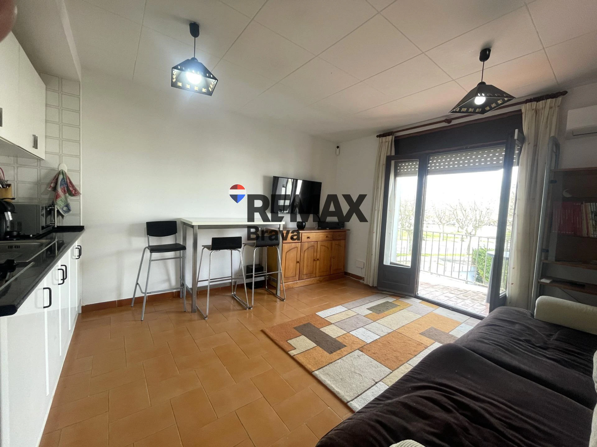 Luminoso apartamento con vistas al canal en Empuriabrava