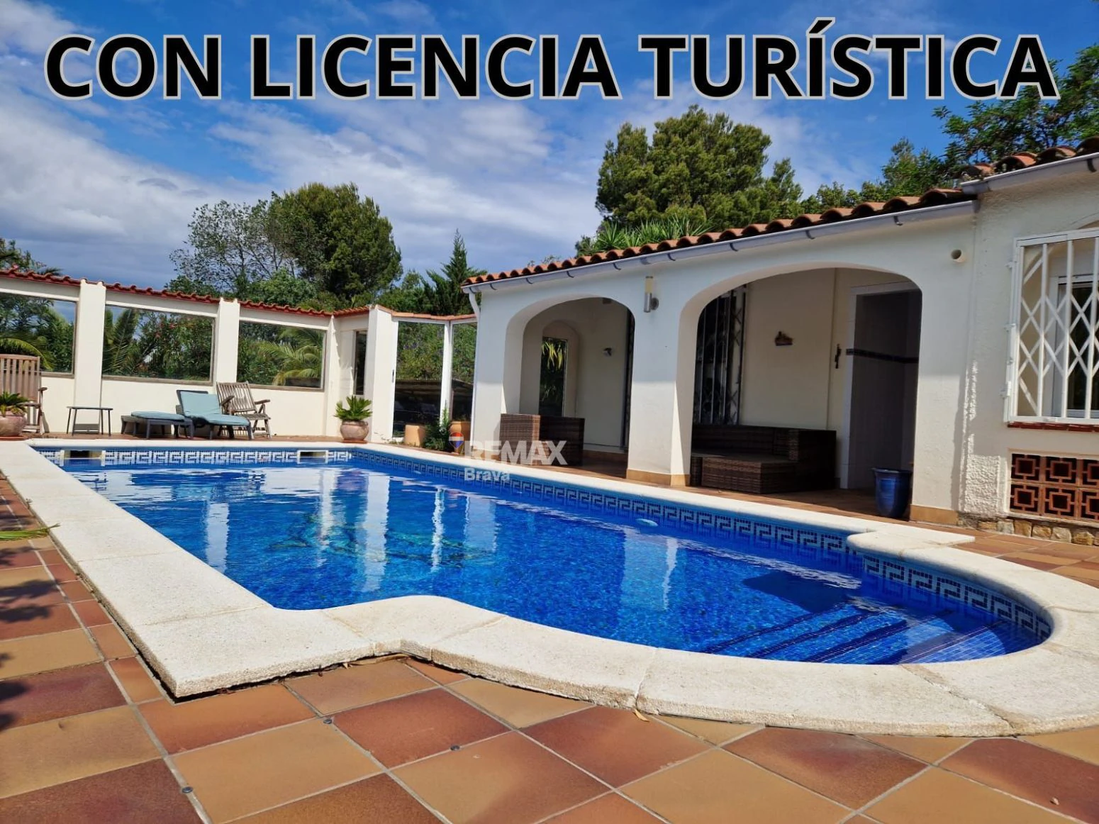 Villa de planta baja con piscina privada y gran rentabilidad en Roses