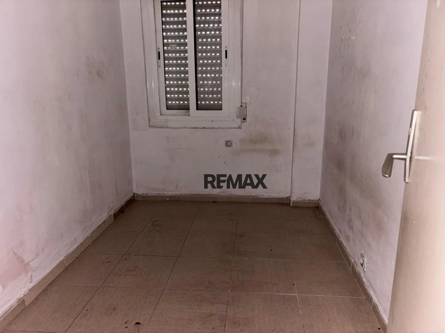 Amplio piso de 4 habitaciones para reformar en Sant Narcís, Girona