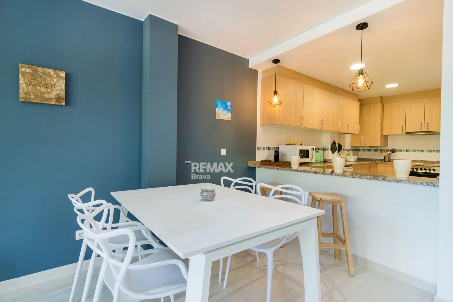 Luminoso apartamento con licencia turística, gran terraza y parking a pocos metros de la playa de Roses