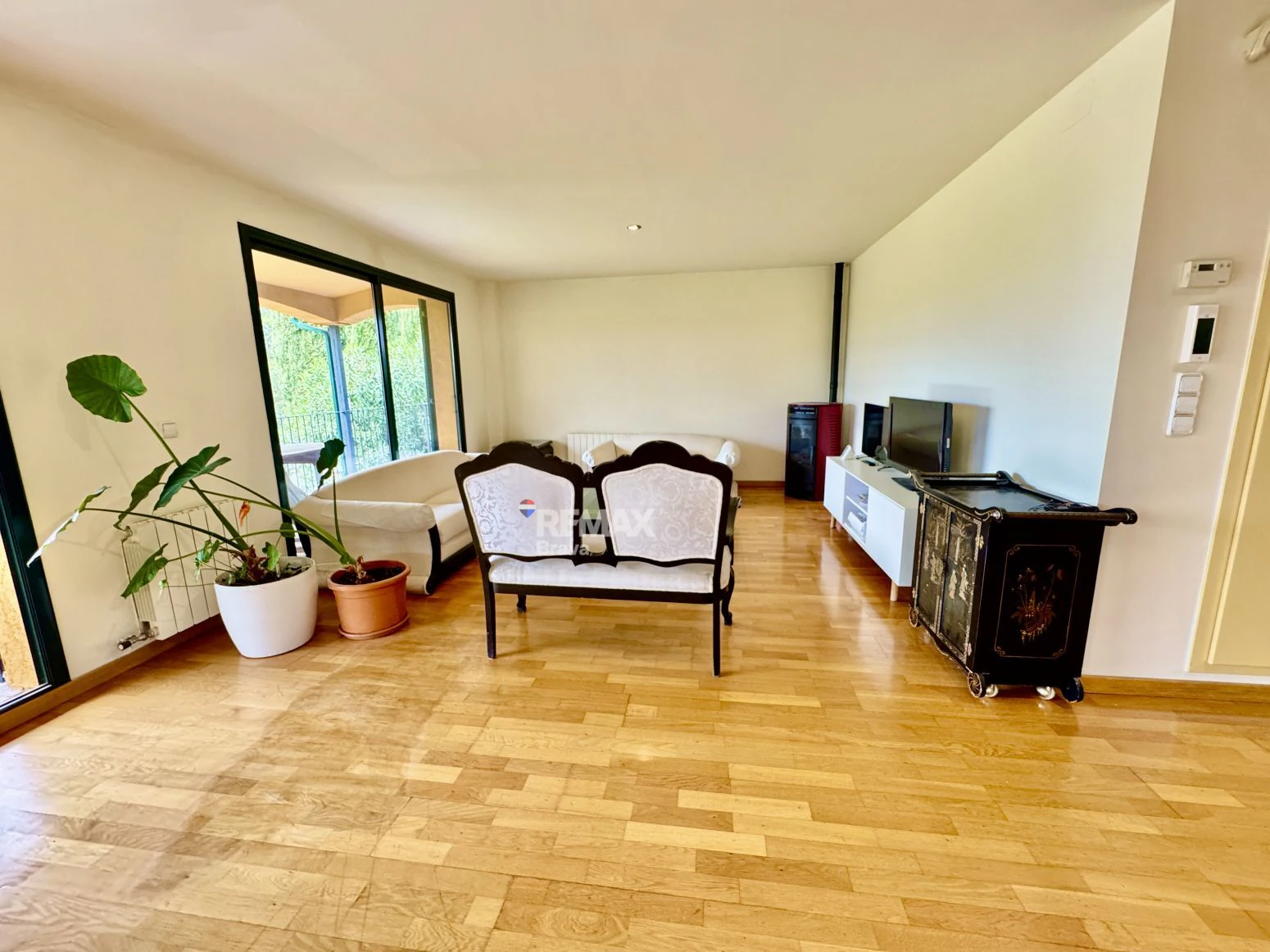 Exclusiva villa con piscina y vistas al golf a 15 minutos de Girona