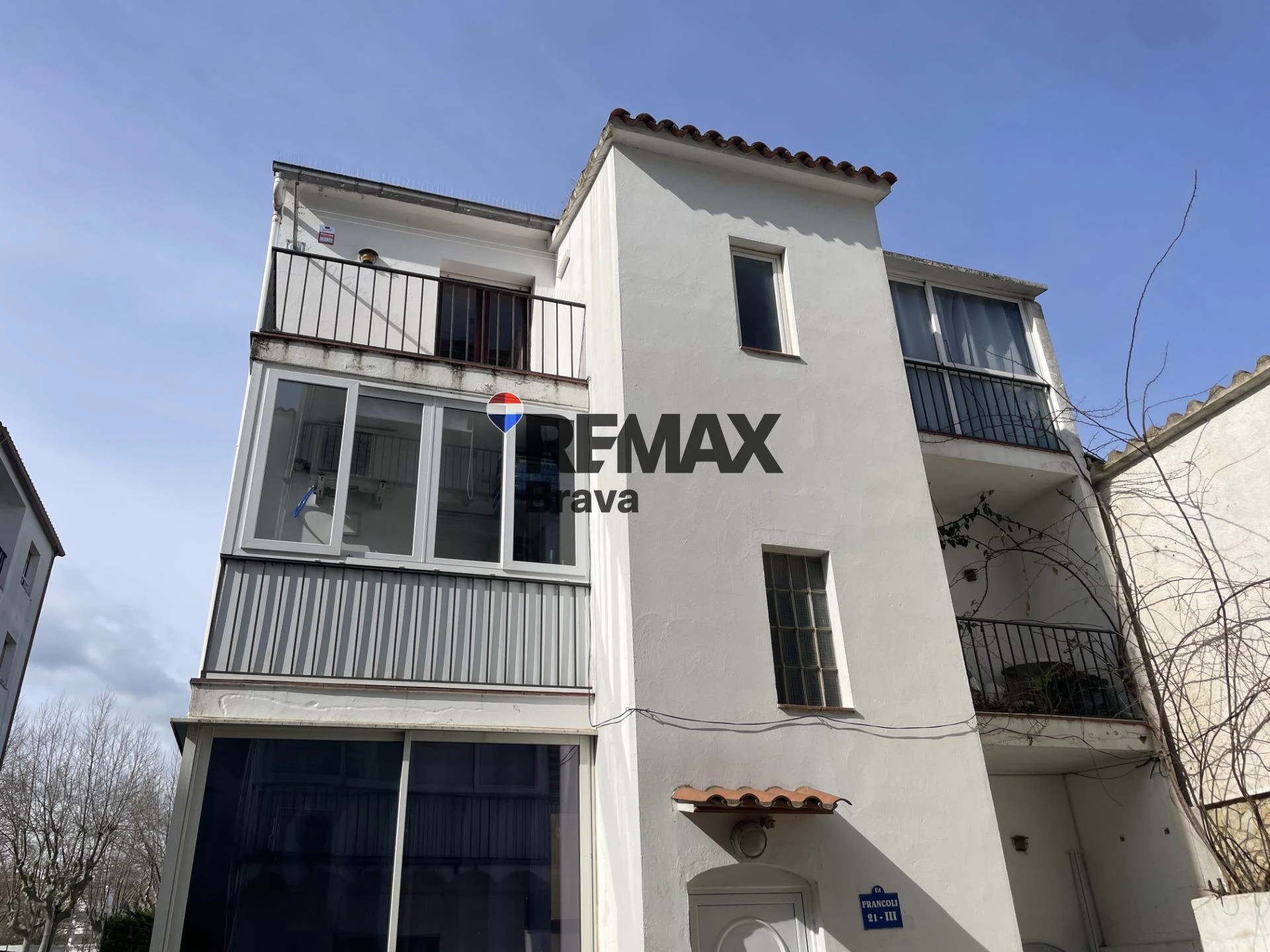 Luminoso apartamento con vistas al canal en Empuriabrava