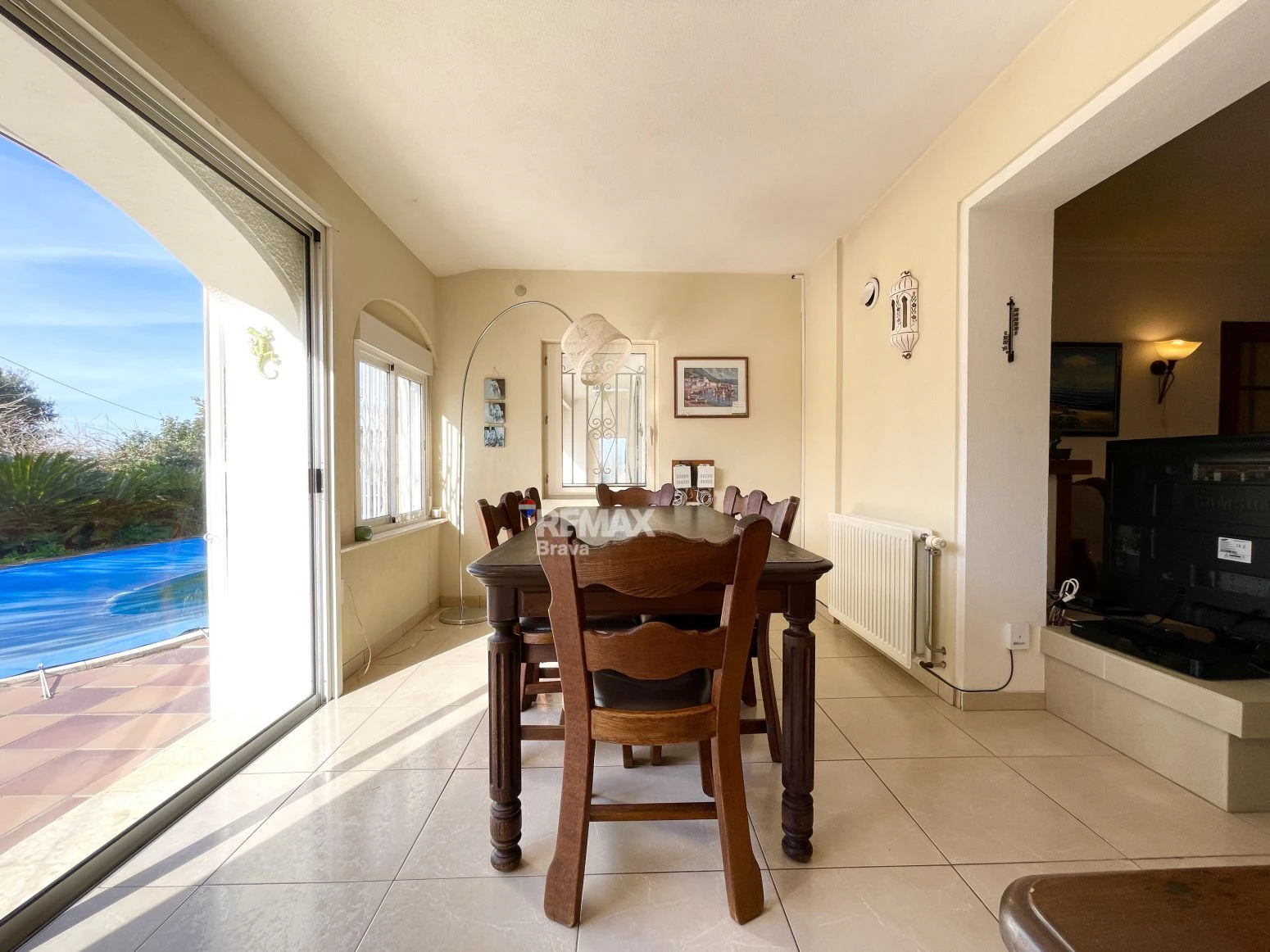 Villa de planta baja con piscina privada y gran rentabilidad en Roses