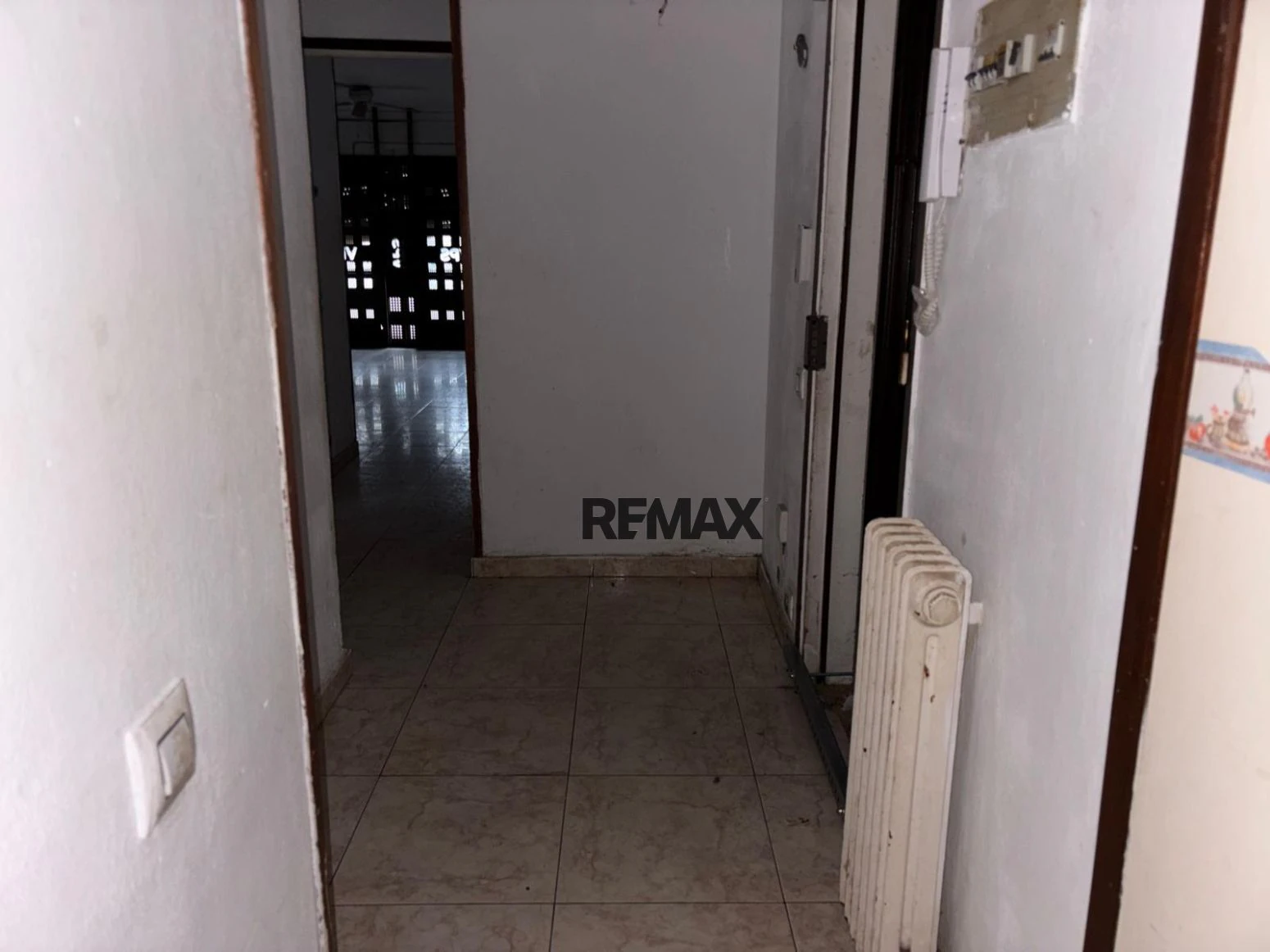 Amplio piso de 4 habitaciones para reformar en Sant Narcís, Girona