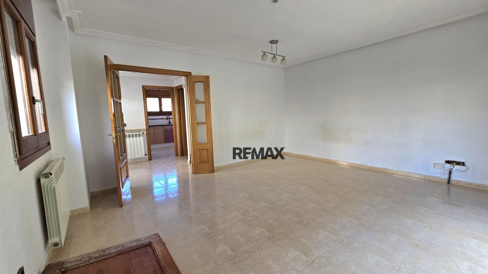 Casa pareada en Olot con 3 habitaciones, garaje y jardín
