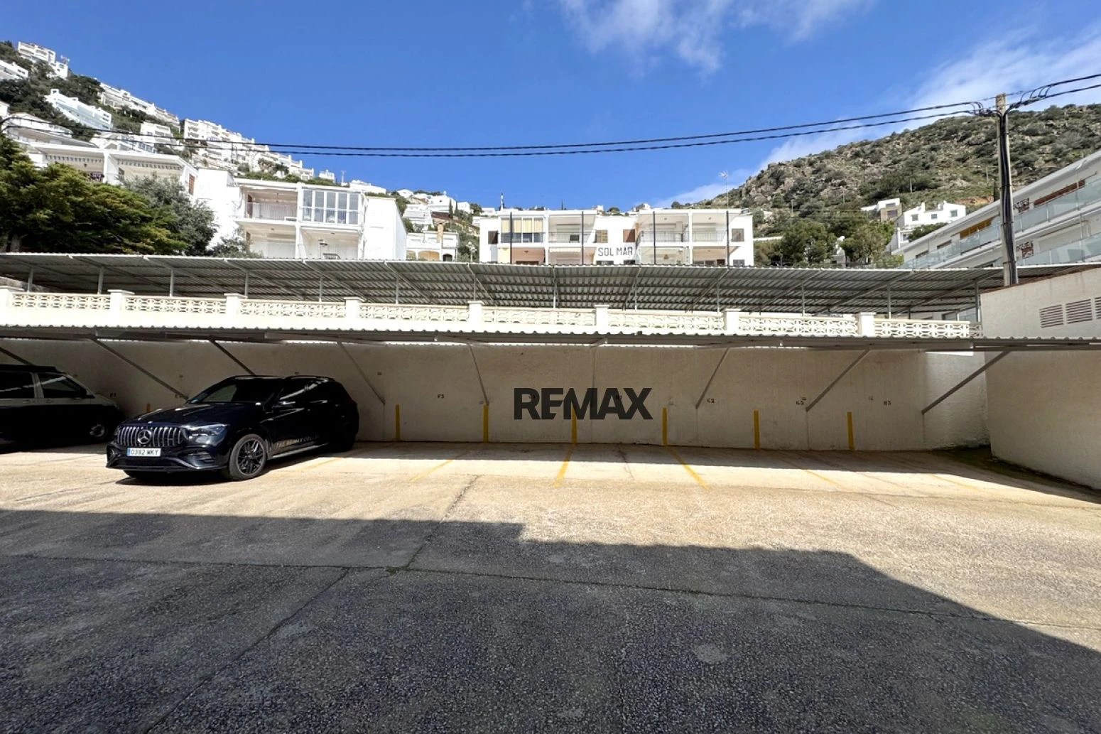 Magnífico apartamento con vistas al Mediterráneo, terraza y parking junto a la playa de Canyelles