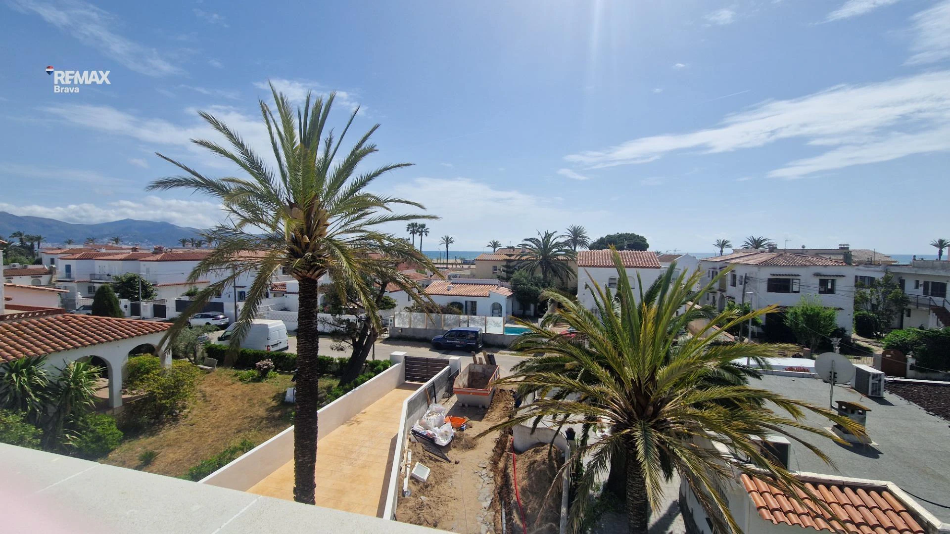 Apartamento con jardín y piscina propios en Empuriabrava