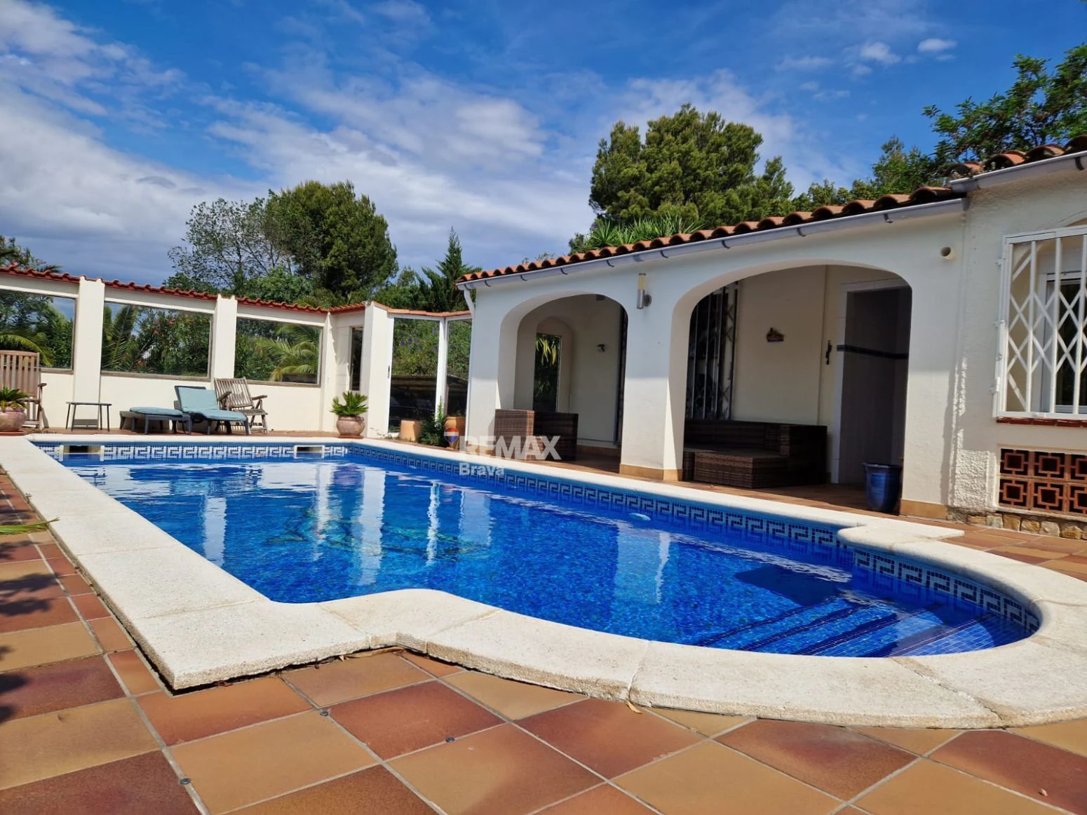 Villa de planta baja con piscina privada y gran rentabilidad en Roses