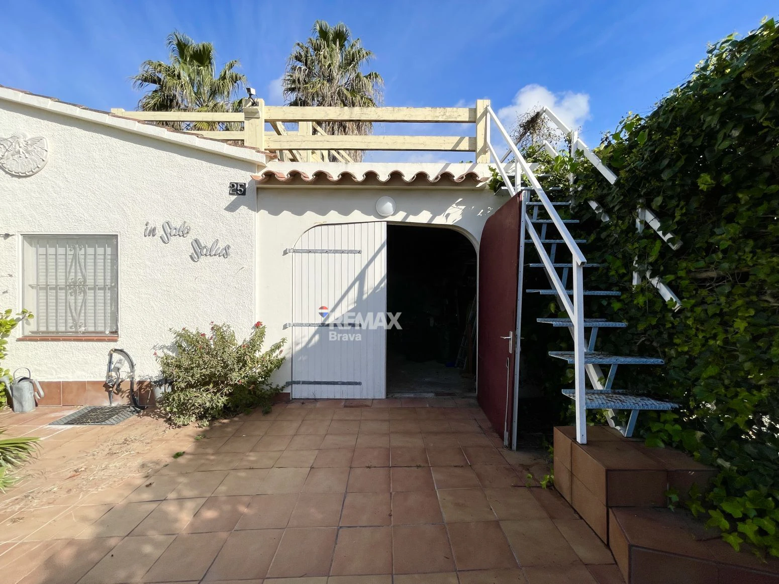 Villa de planta baja con piscina privada y gran rentabilidad en Roses