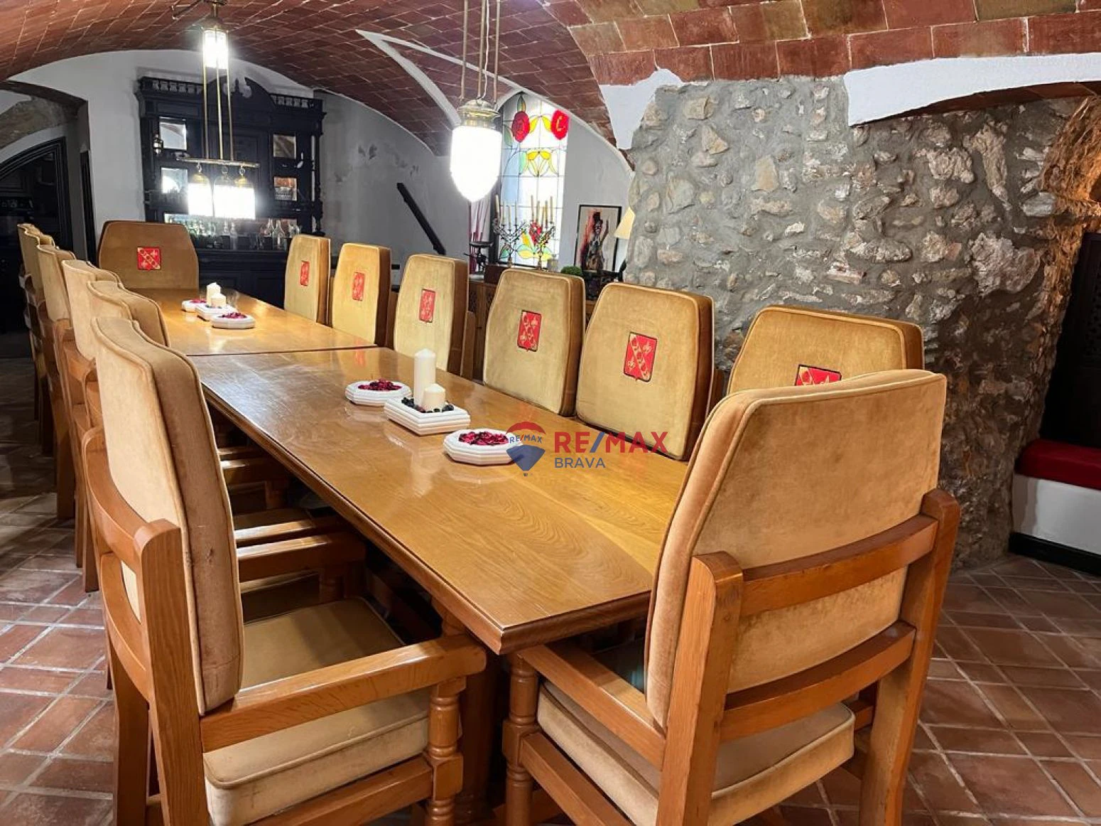 Casa de diseño antiguo en el centro del Pla de l´Estany