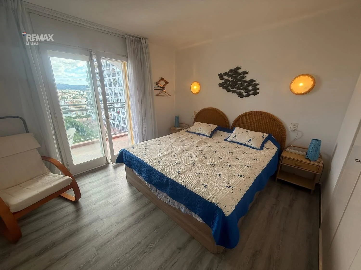 EMPURIABRAVA - Apartamento tipo Dúplex - Primera línea de mar con vistas excepcionales.