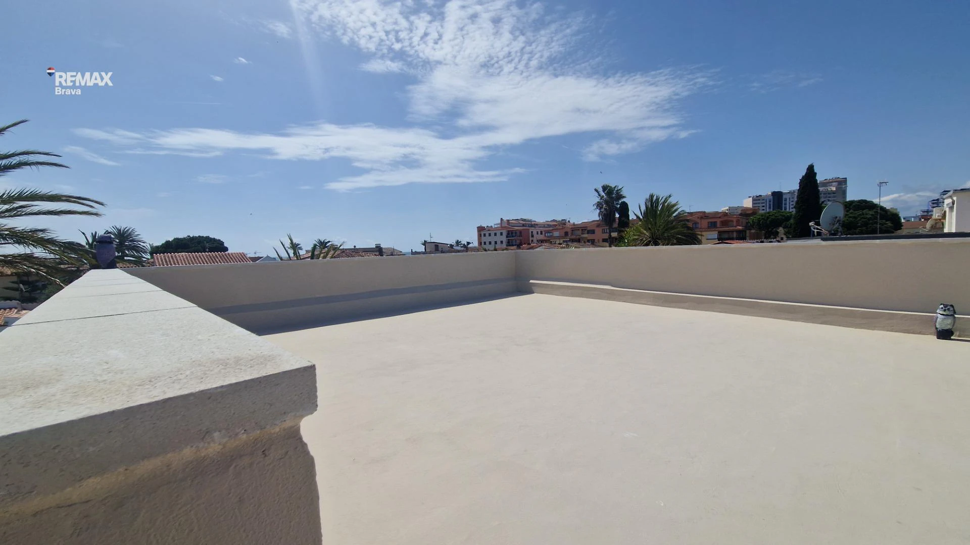 Apartamento con jardín y piscina propios en Empuriabrava