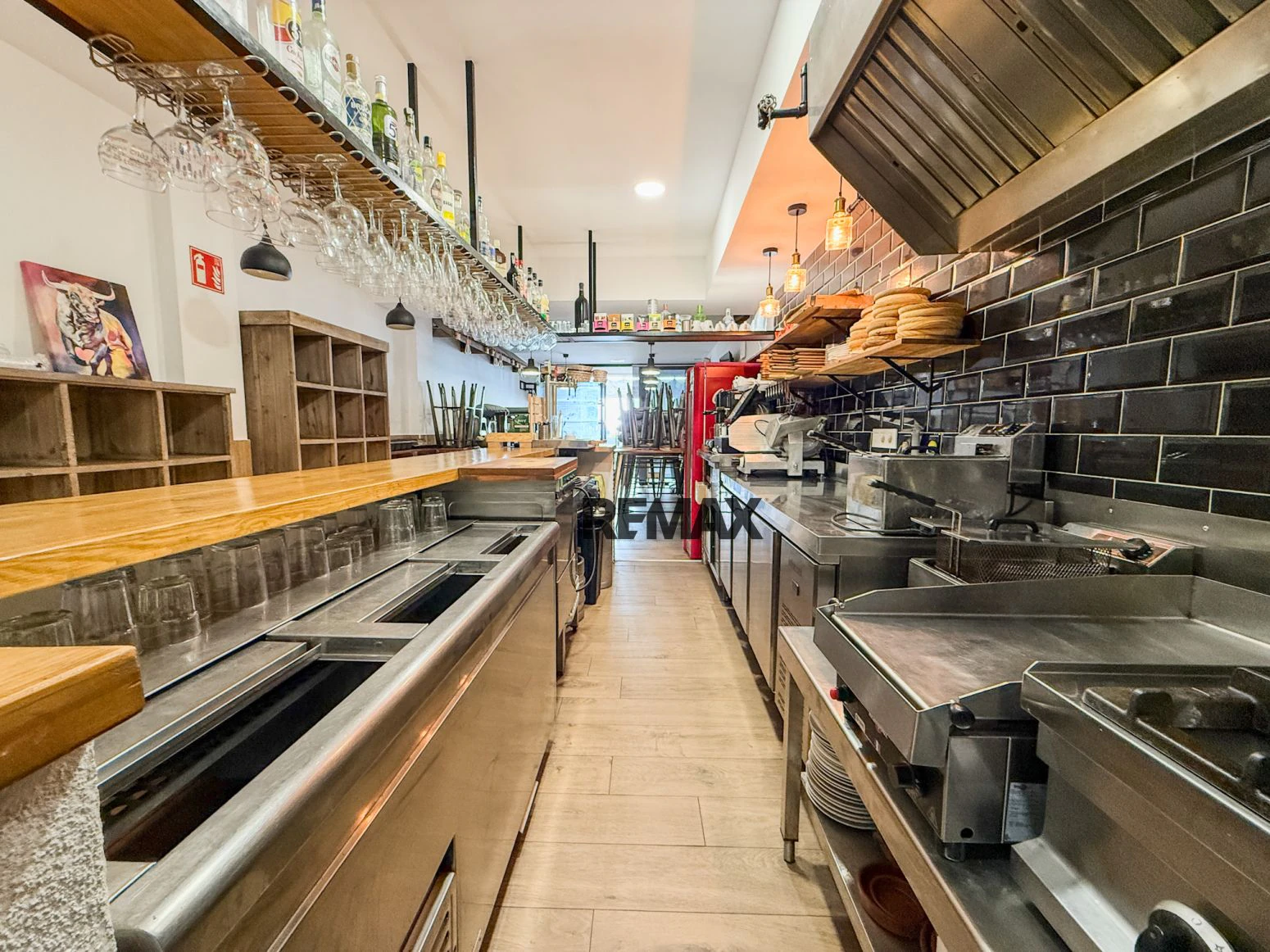 Restaurante Bar en traspaso en Empuriabrava en primera línea del mar