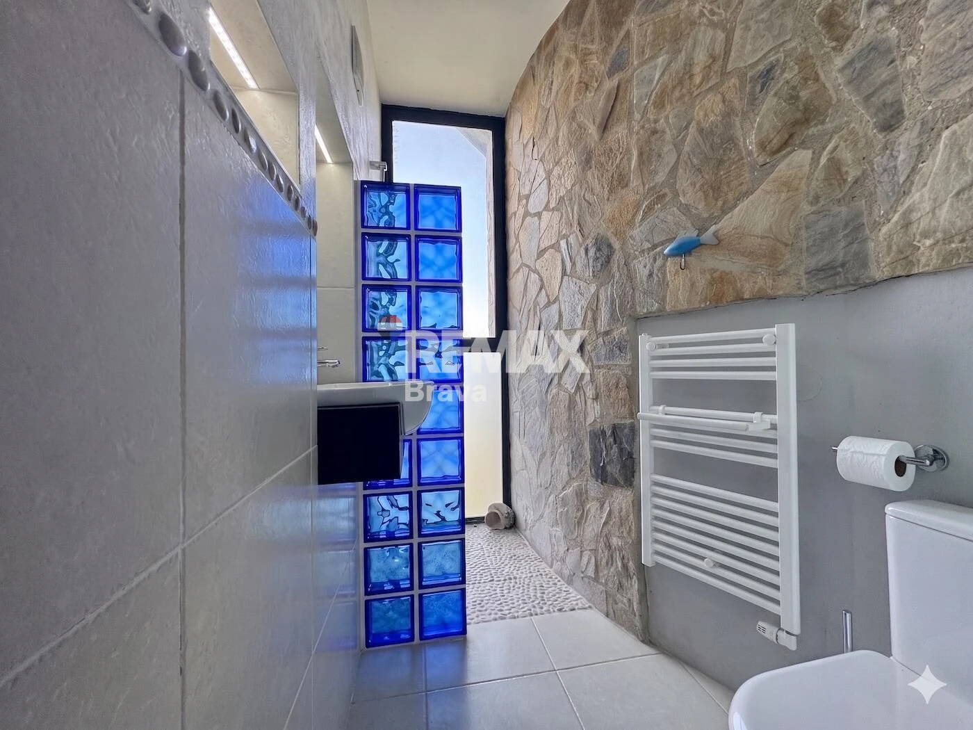 Fantastica villa en Roses con vistas al mar y Castillo de la Trinidad, piscina privada y garaje.