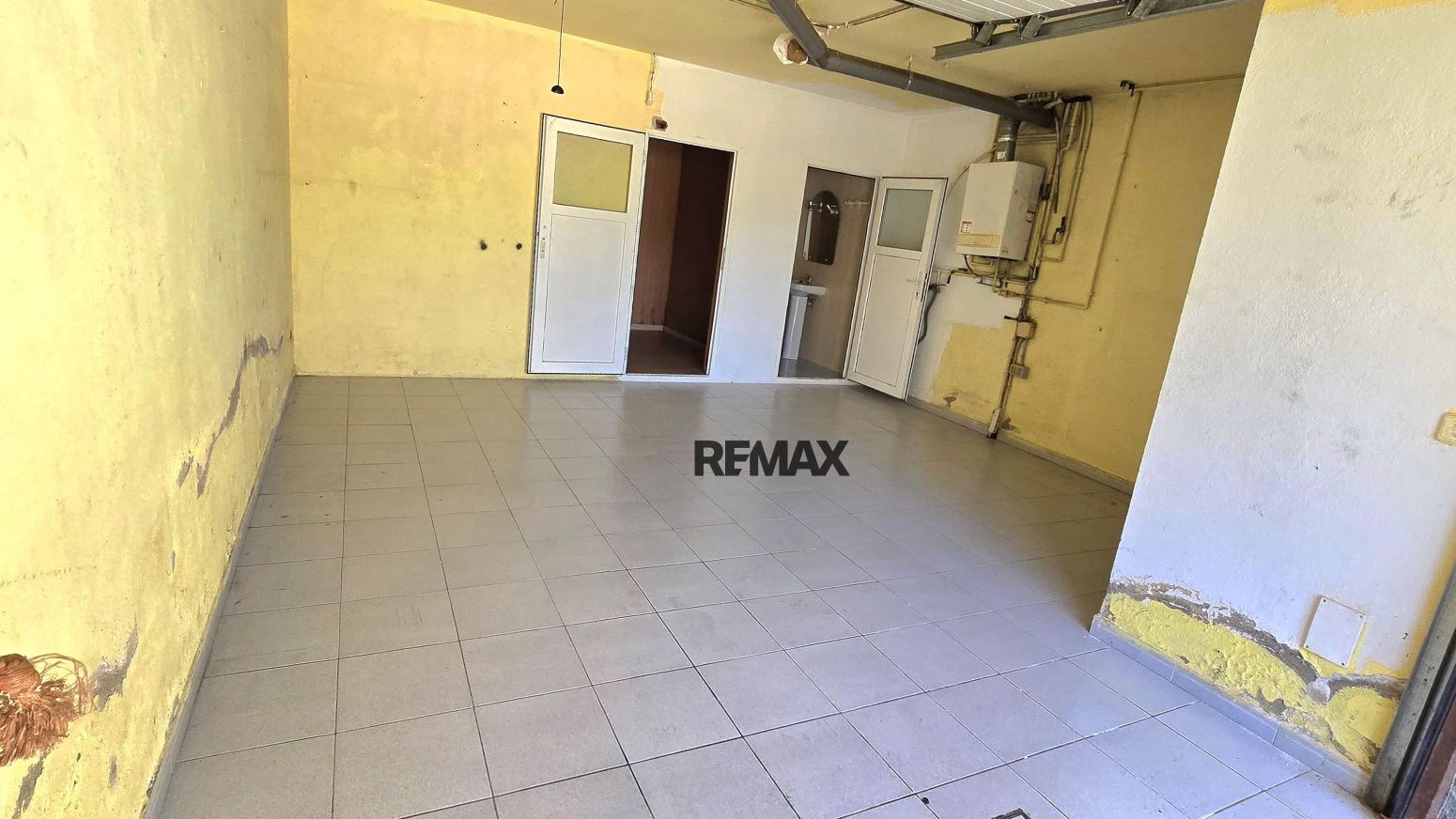 Casa pareada en Olot con 3 habitaciones, garaje y jardín